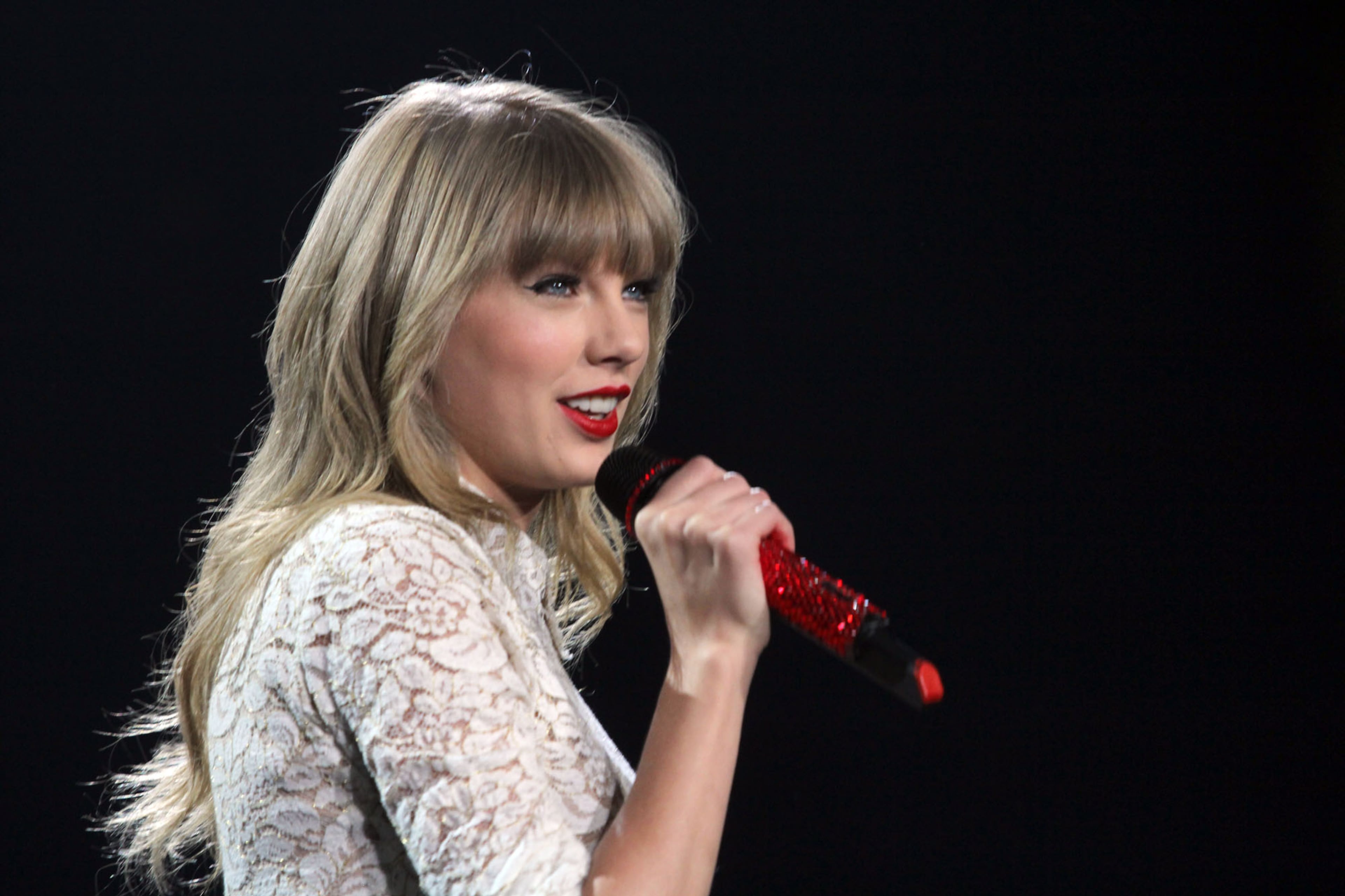 041813 -ATLANTA -- Taylor Swift dazzles with bold red lipstick on a red-themed stage before a sold-out audience on her RED Tour at the Philips Arena. (Akili-Casundria Ramsess/Special to the AJC)