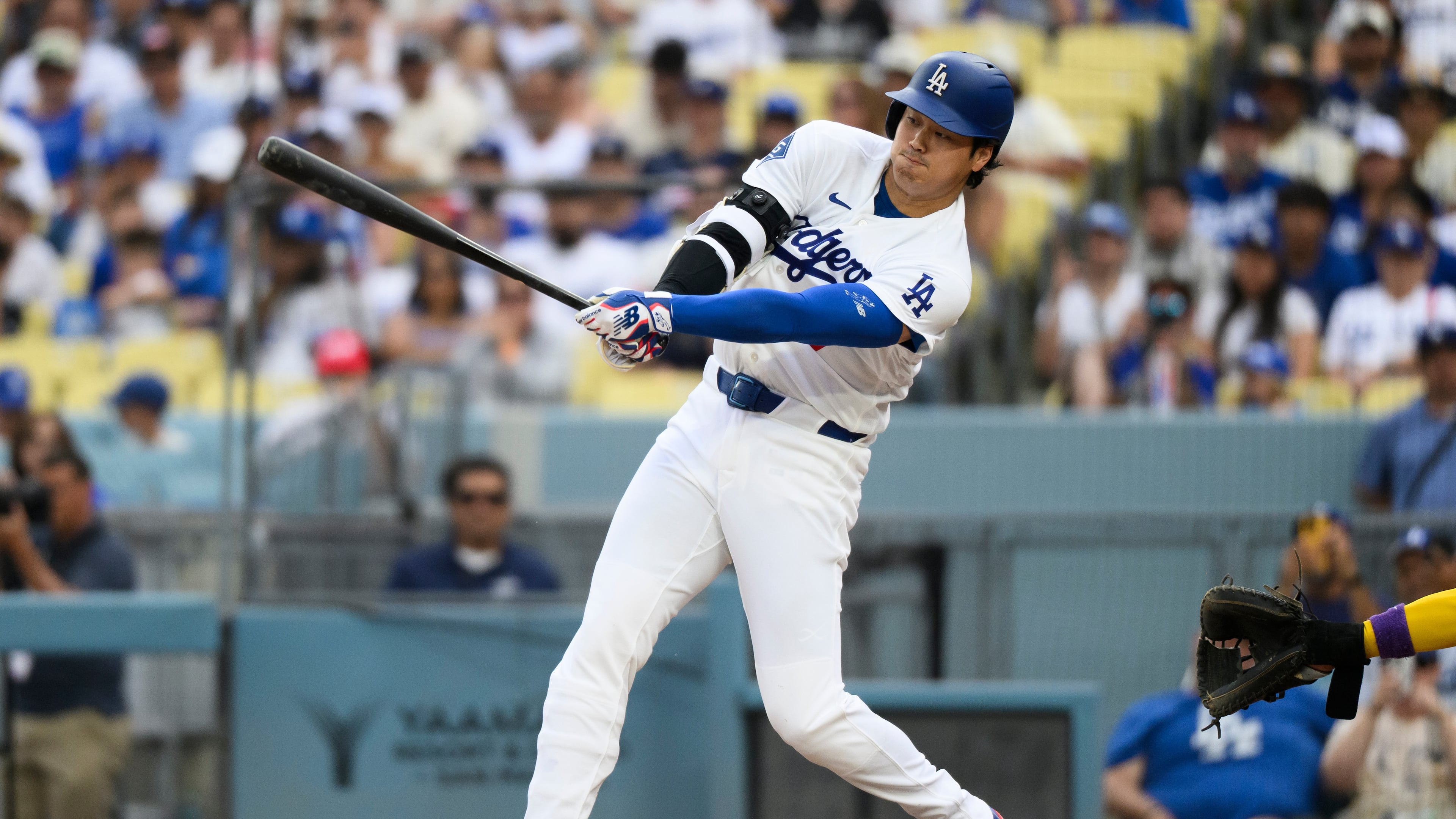 Los Angeles Dodgers' Shohei Ohtani hits a ground ball during the fifth inning of a baseball game against the Arizona Diamondbacks in Los Angeles, Sunday, July 12, 2026. (AP Photo/Kyusung Gong)