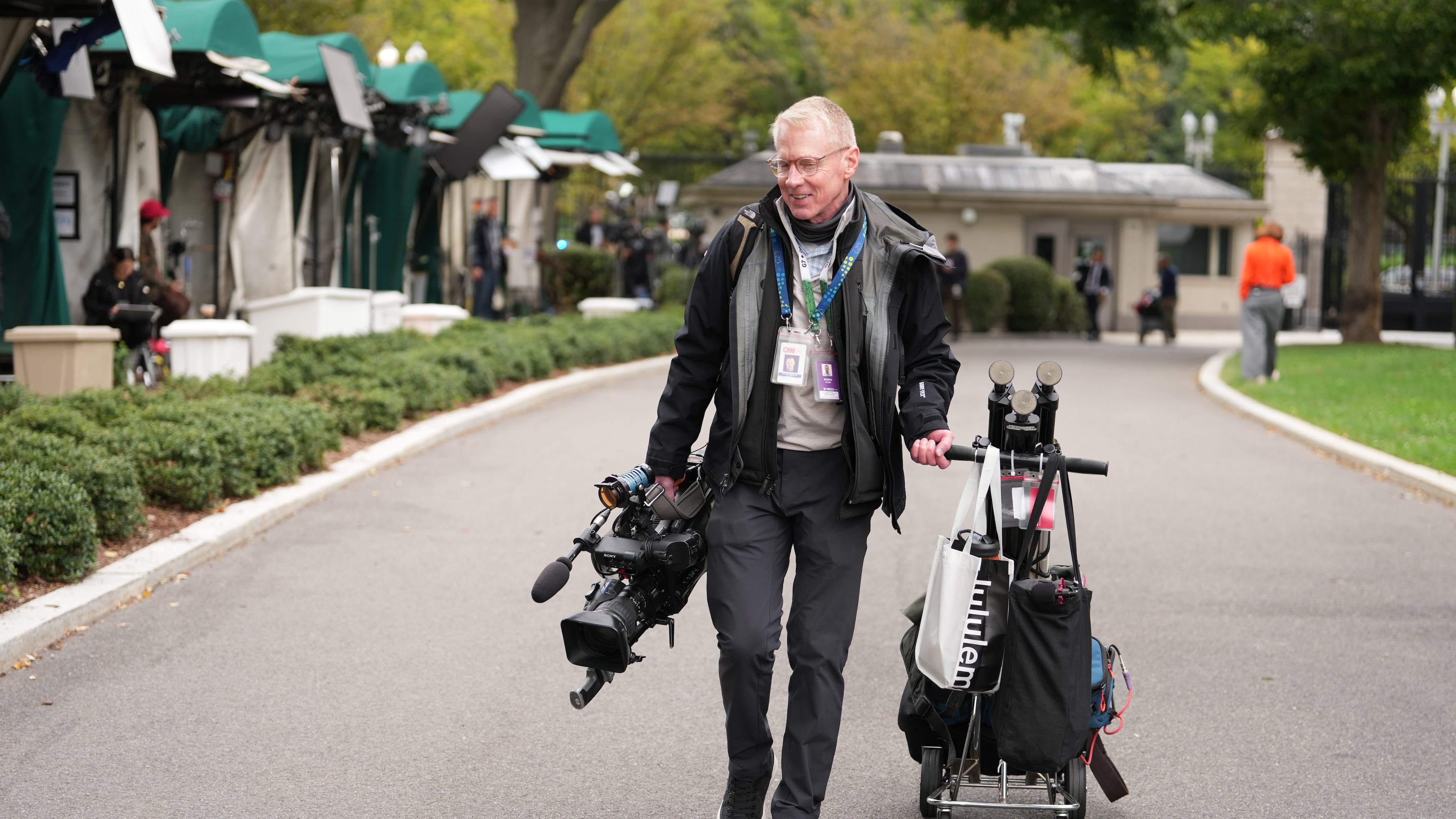 CNN Senior Photojournalist and contributing Producer Peter Morris, arrives on the White House grounds, Thursday, Sept. 24, 2026, in Washington. (AP Photo/Mark Schiefelbein)