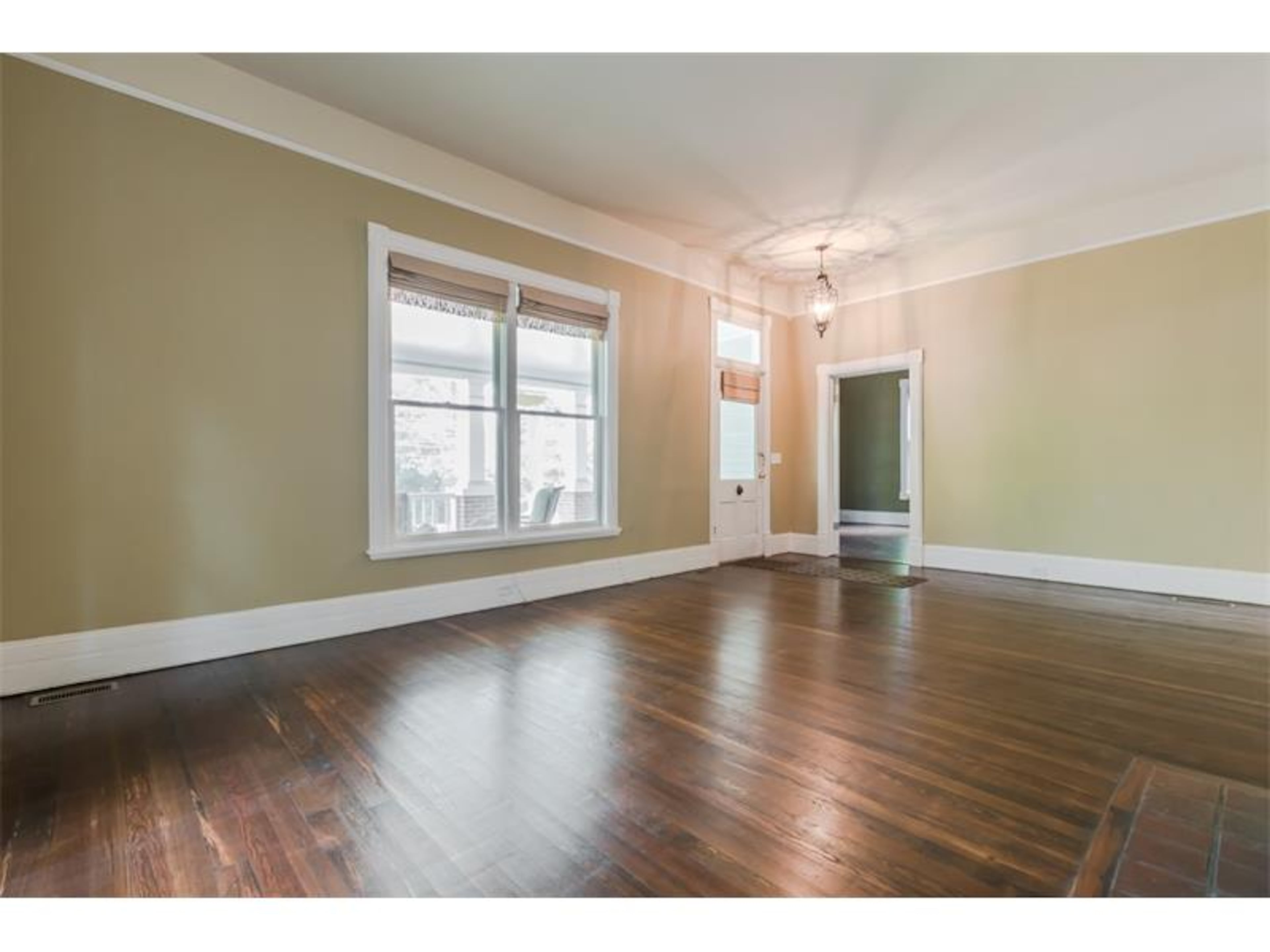 This spacious Grant Park home is completely renovated with modern conveniencies and energy efficiency. Located at 817 Cherokee Avenue, the home features working fireplaces, a claw foot tub, heart pine floors, a new chef's kitchen and a huge covered rear deck. And "Walking Dead" fans might remember this historic home was used as Rick Grimes’ residence in the very first episode. Visit virgentrealty.com to learn more about this listing.