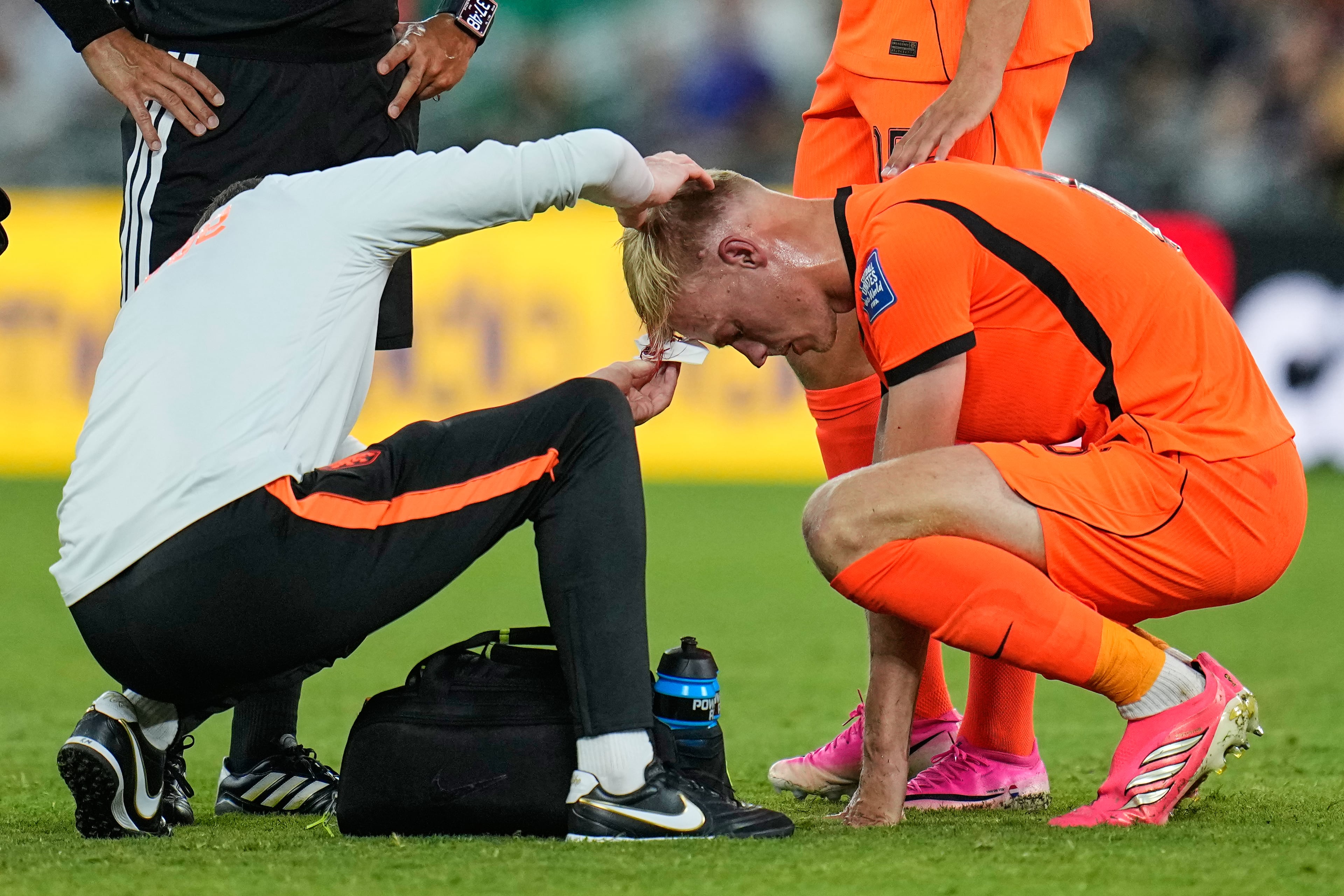 Netherlands' Jan Paul van Hecke also shed blood for the game. (Ricardo Mazalan/AP)