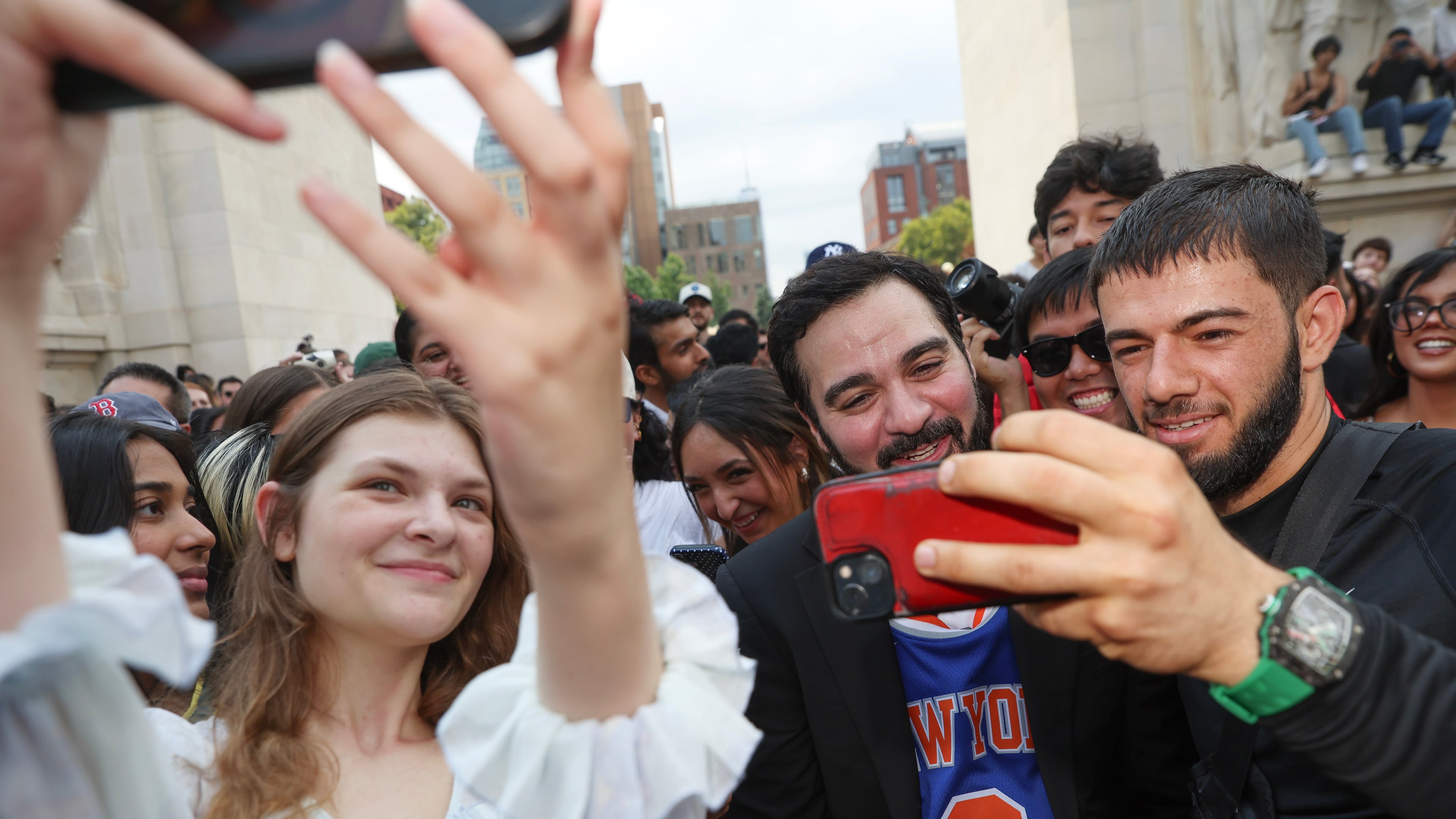 Amadeo Fusca, center, winner of the Mayor Zohran Mamdani look-alike contest, takes selfies with the crowd, Sunday, Aug. 30, 2026, in New York. (AP Photo/Heather Khalifa)