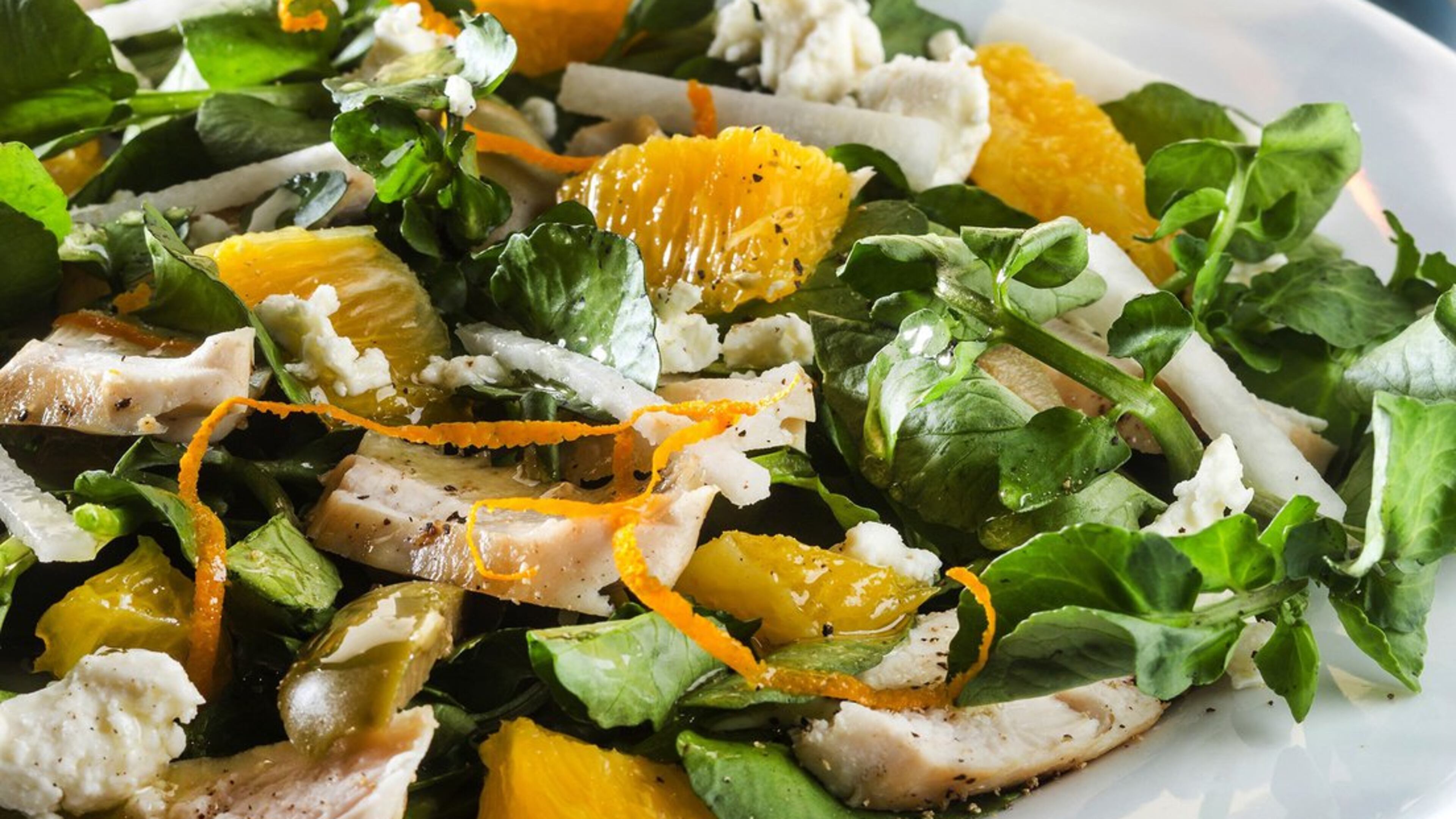 Fresh, bright whites pair perfectly with this easygoing salad. (Bill Hogan/Chicago Tribune/TNS)