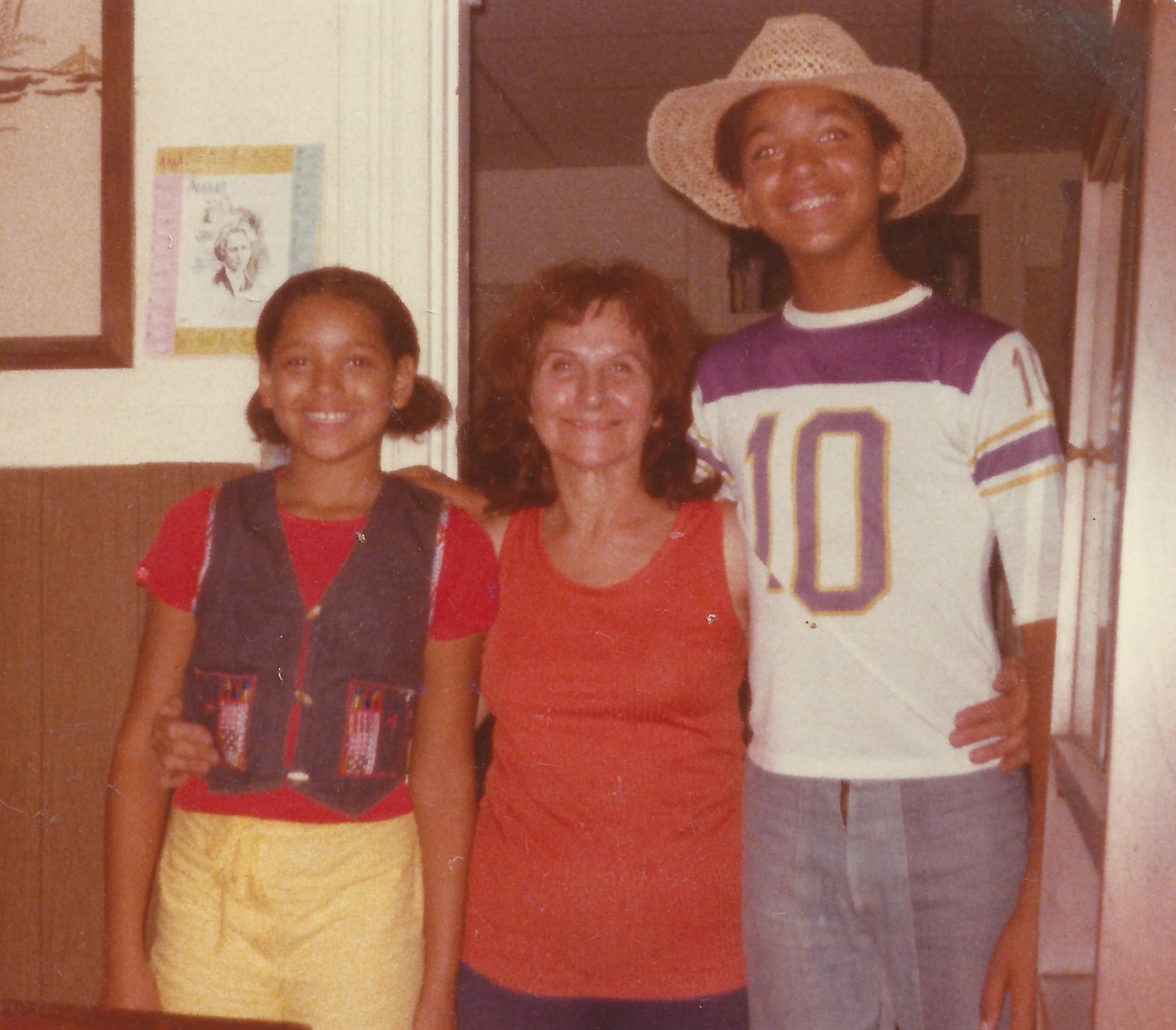 Ethel Sprague (center) with her grandchildren, Julie and Ken Sprague Jr., during a visit to her home in 1977.