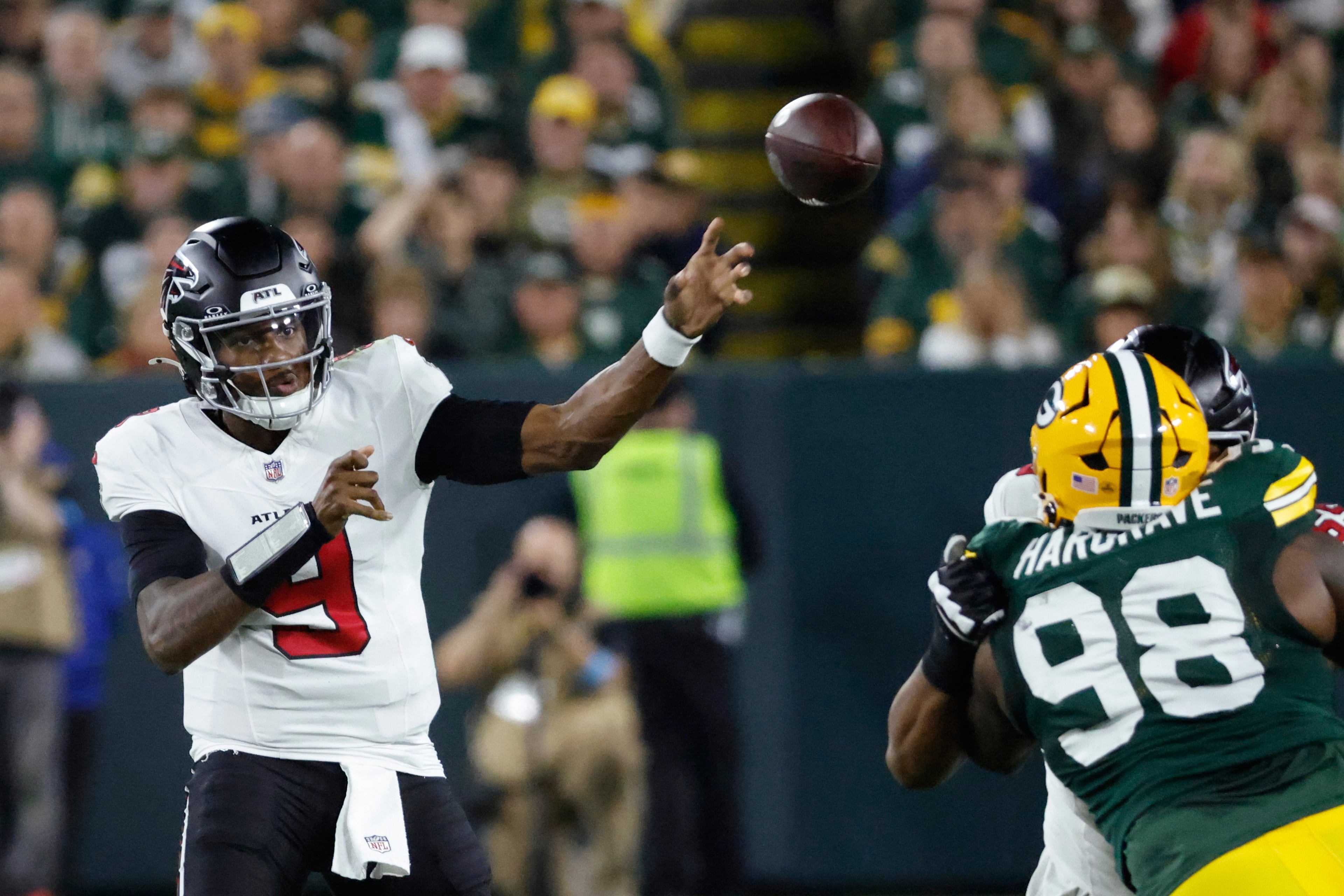 Atlanta Falcons' Michael Penix Jr. throws during the first half of an NFL football game against the Green Bay Packers in Green Bay, Wis., Thursday, Sept. 24, 2026. (AP Photo/Mike Roemer)