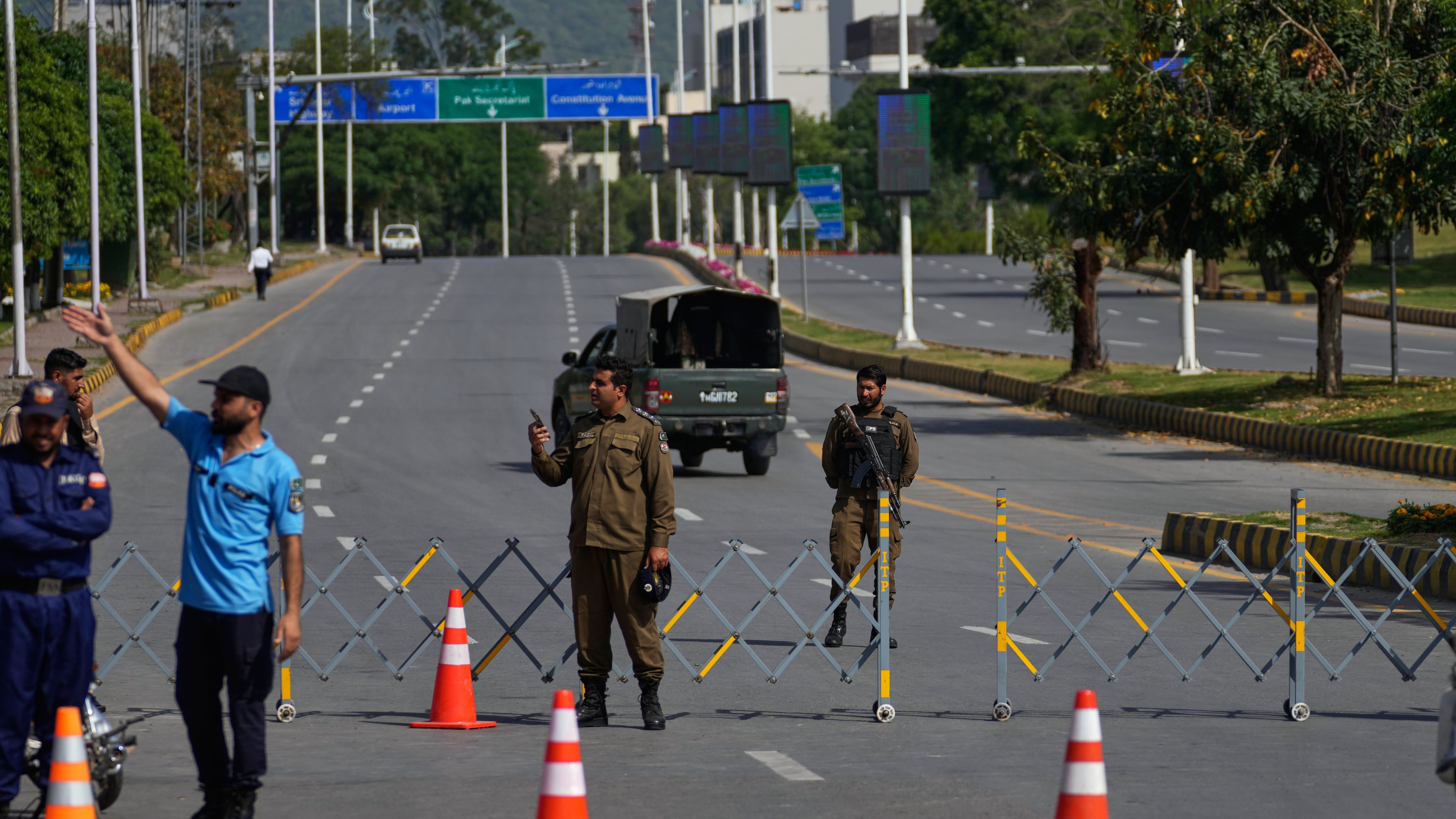 Police officers stand guard at a checkpoint ahead of the second round of negotiations between the U.S. and Iran, in Islamabad, Pakistan, Tuesday, April 21, 2026. (AP Photo/Anjum Naveed)