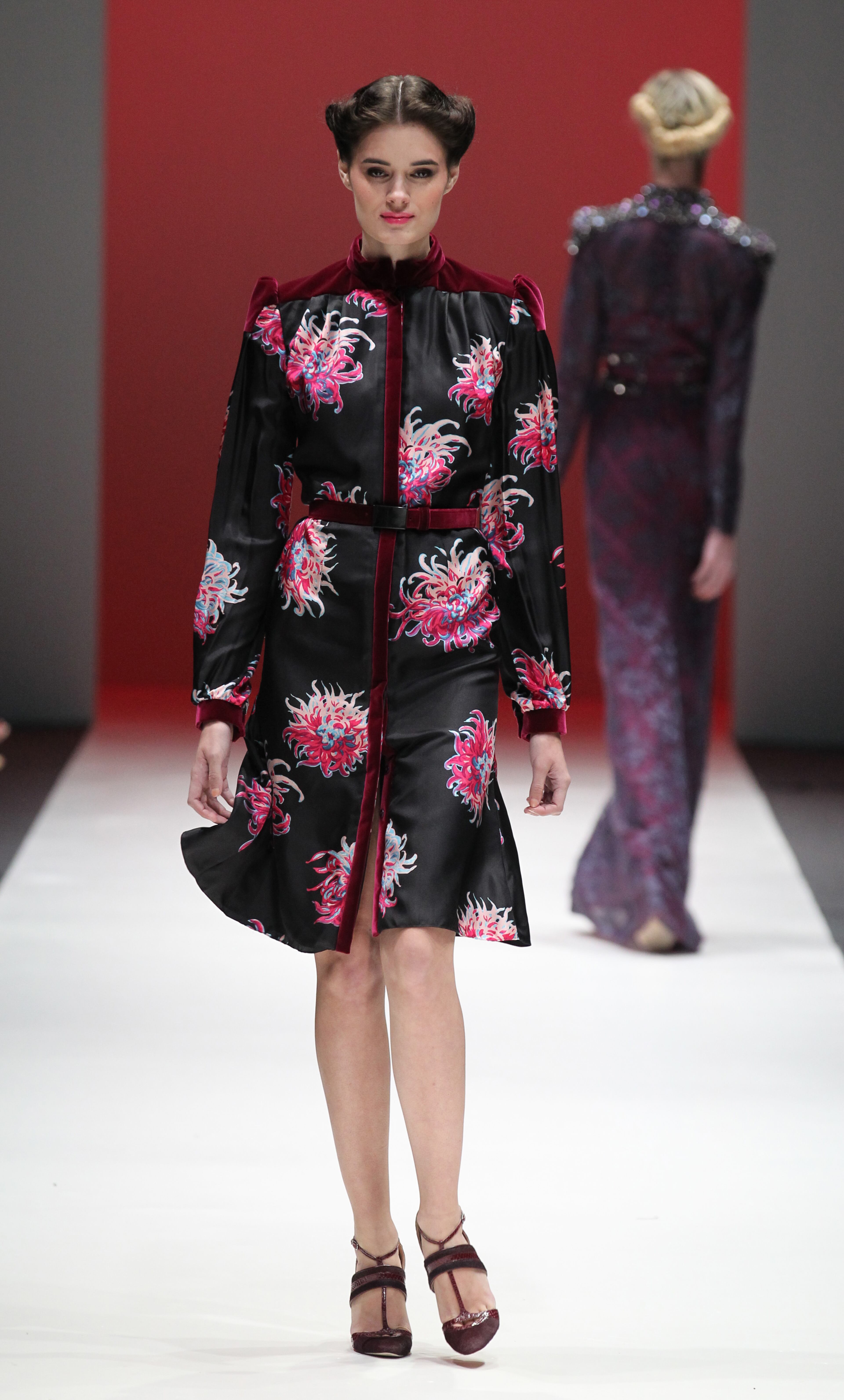 A model showcases an outfit by New York based designer Carolina Herrera for 'The House of Herrera' Fall 2013 collection, in Singapore, Wednesday, May 15, 2013, during the annual Fashion Festival held in the city-state. (AP Photo/Wong Maye-E)