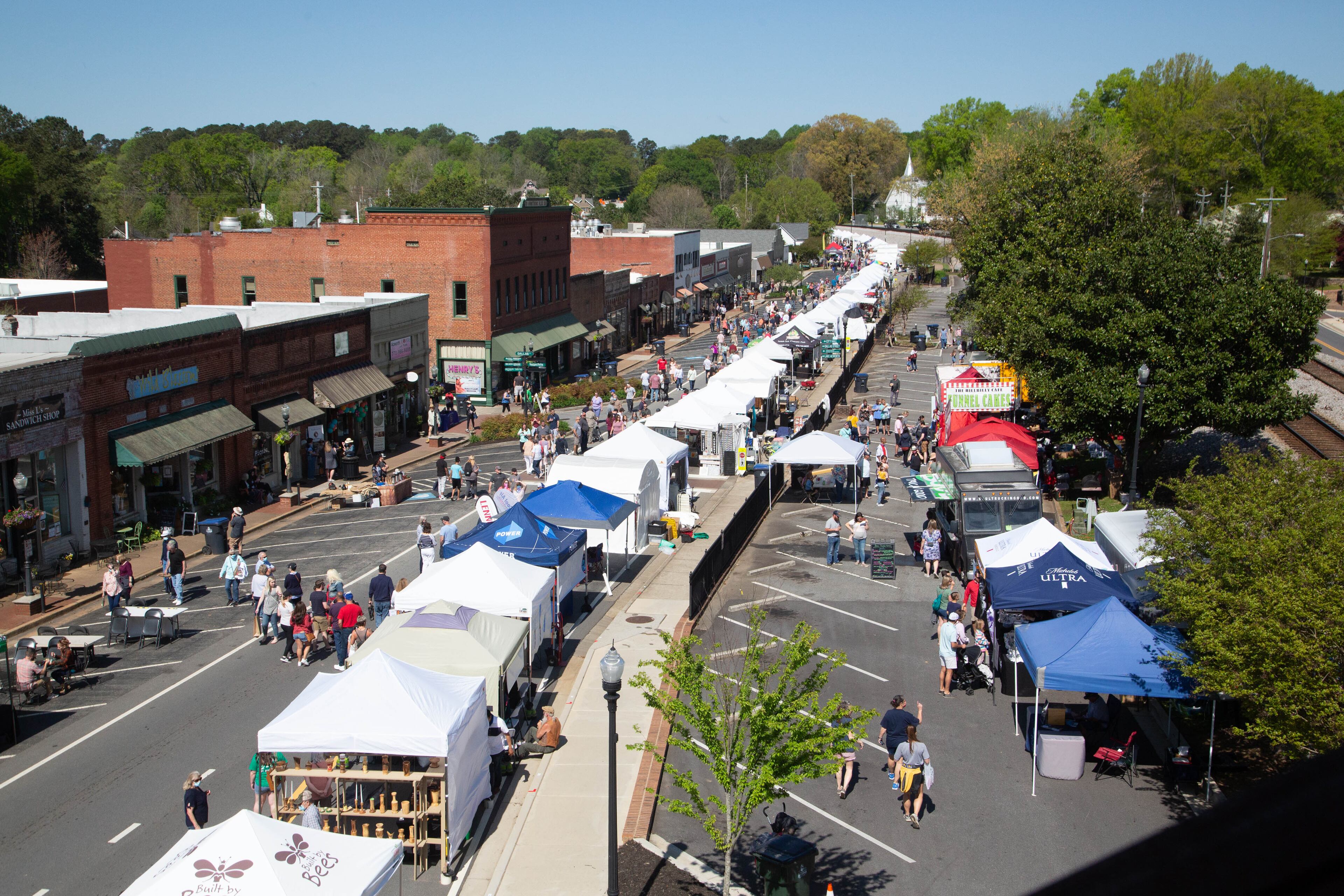 People walk around the artists' booths at the Acworth Art Fest on Sunday, April 11, 2021. (Photo: Steve Schaefer for The Atlanta Journal-Constitution)