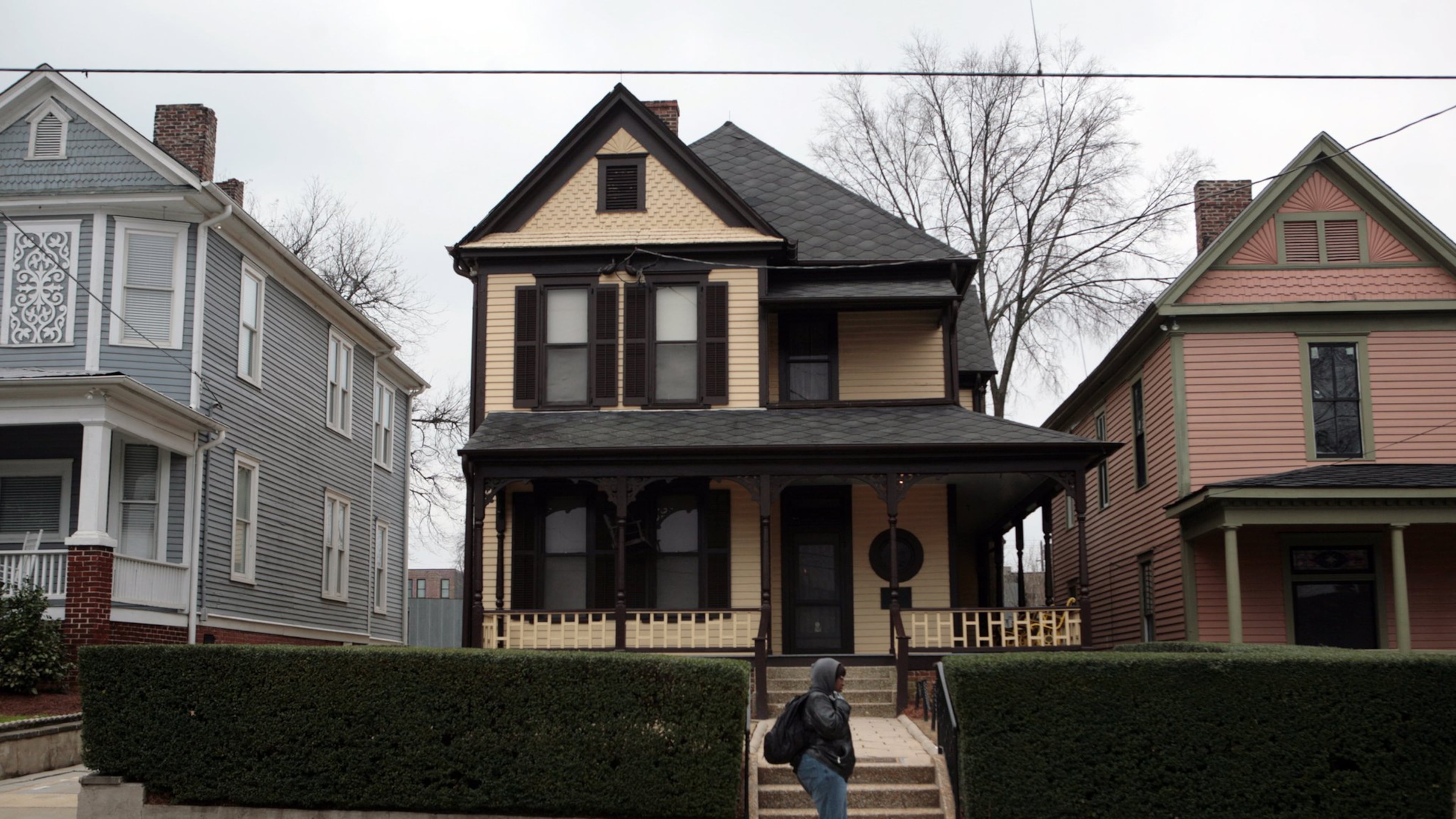 The boyhood home (center) of the Rev. Martin Luther King Jr. in Atlanta is currently closed for renovations but there’s still lots to see in this neighborhood. (JESSICA MCGOWAN / 2009 AJC file photo)