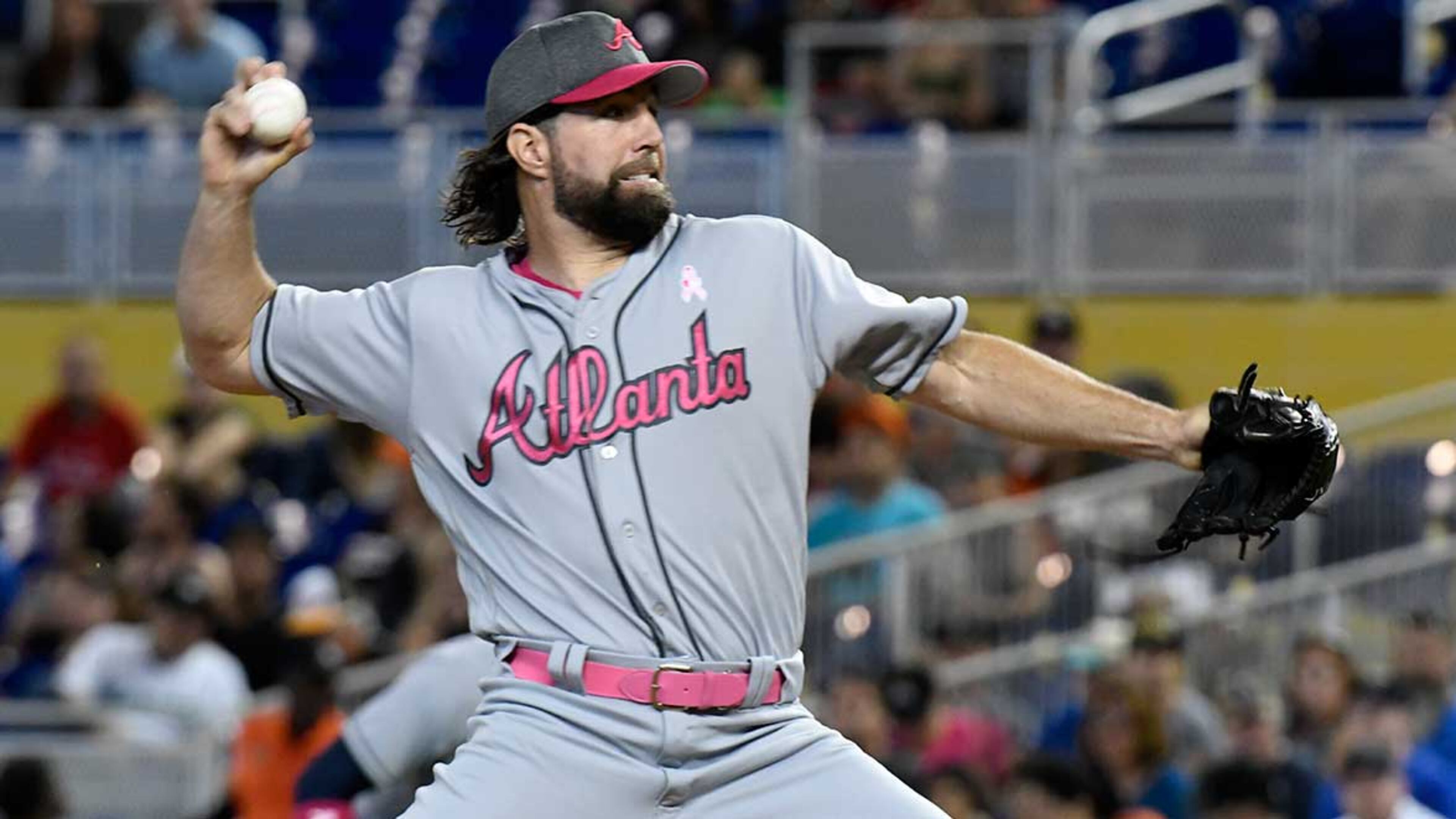 R.A. Dickey was the tough-luck loser in Sunday's game against the Marlins.