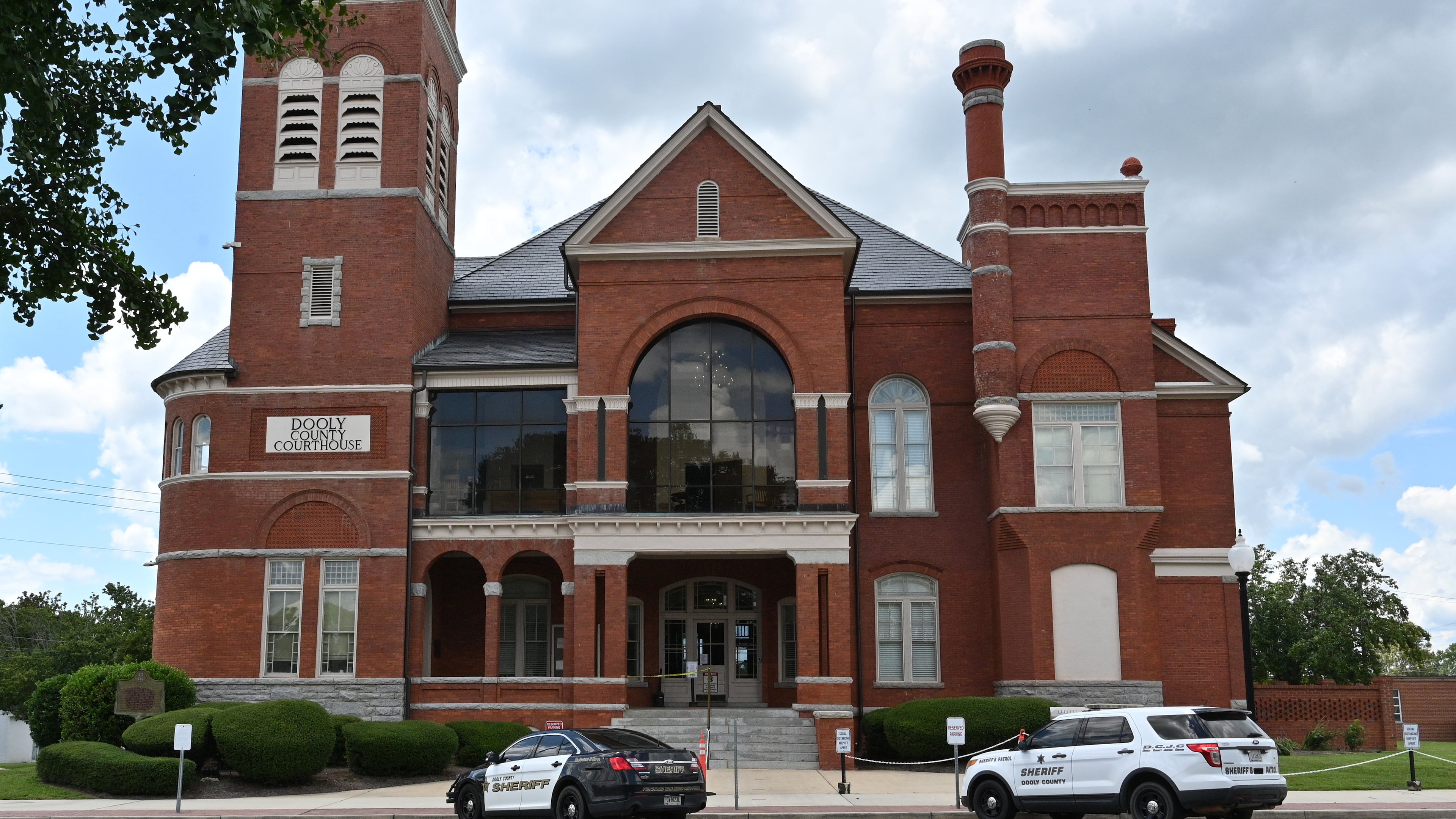 The Dooly County Courthouse as seen in downtown Vienna in 2021. In the wee hours Sunday morning, 35 people were injured and two were killed in a shooting at a neighborhood block party in the small town. (Hyosub Shin/AJC)