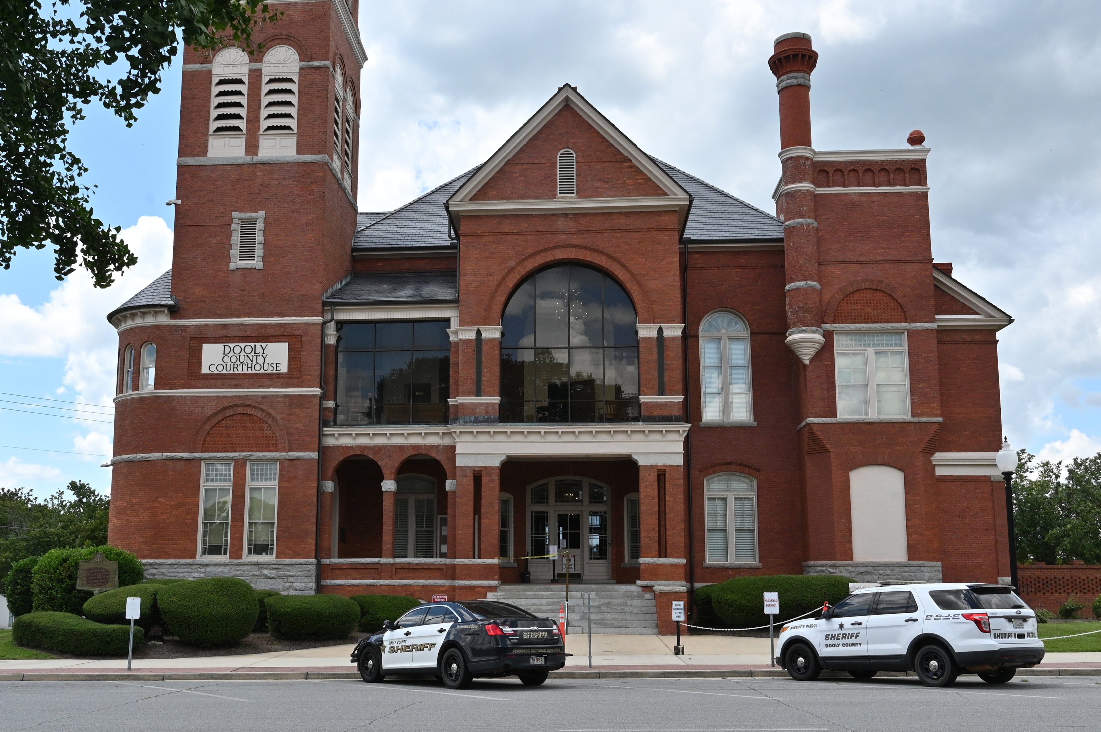 The Dooly County Courthouse as seen in downtown Vienna in 2021. In the wee hours Sunday morning, 35 people were injured and two were killed in a shooting at a neighborhood block party in the small town. (Hyosub Shin/AJC)