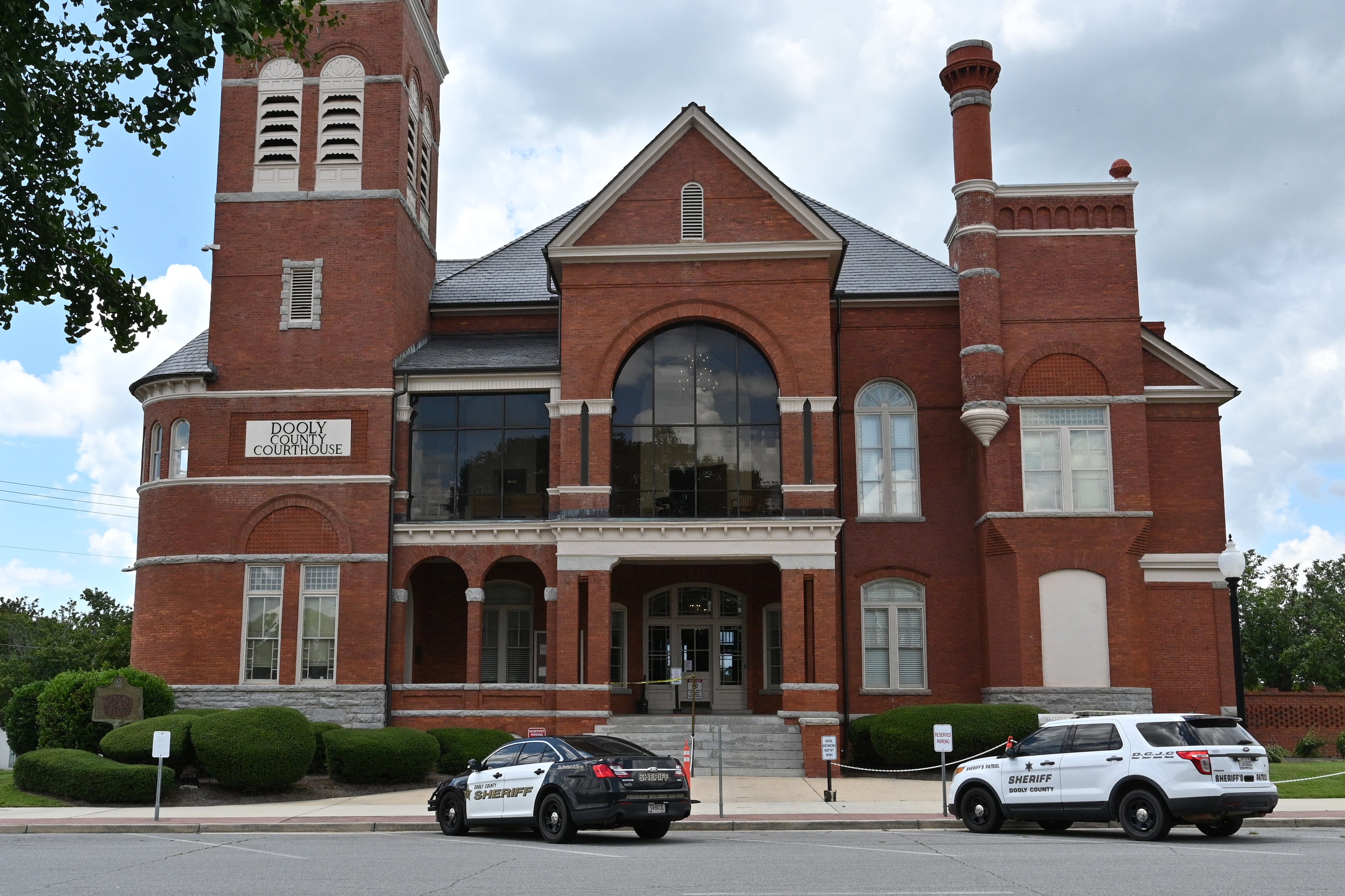 The Dooly County Courthouse as seen in downtown Vienna in 2021. In the wee hours Sunday morning, 35 people were injured and two were killed in a shooting at a neighborhood block party in the small town. (Hyosub Shin/AJC)