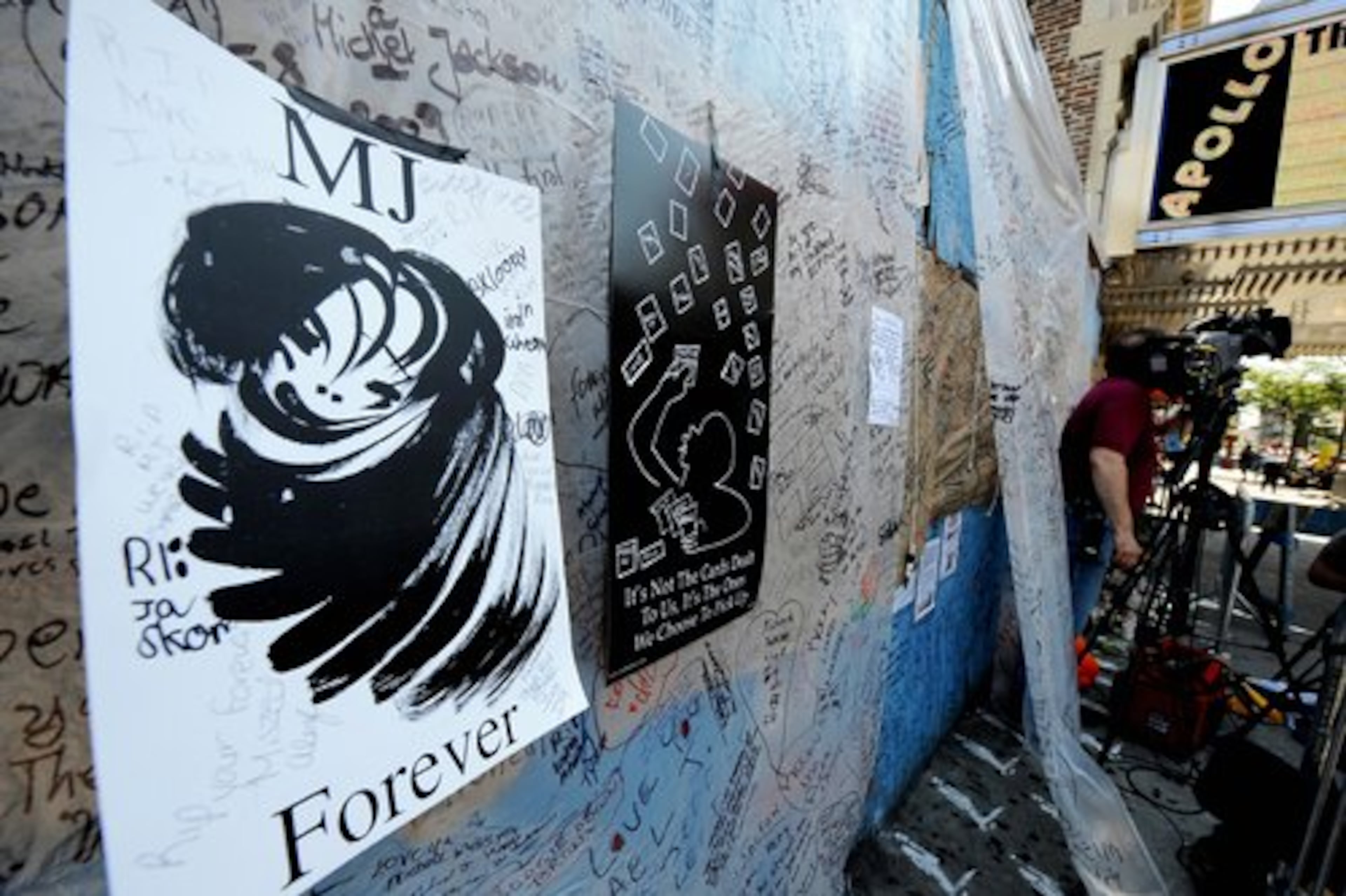 Outside the theater, fans could write messages on a wall outside on 125th Street in the center of Harlem.