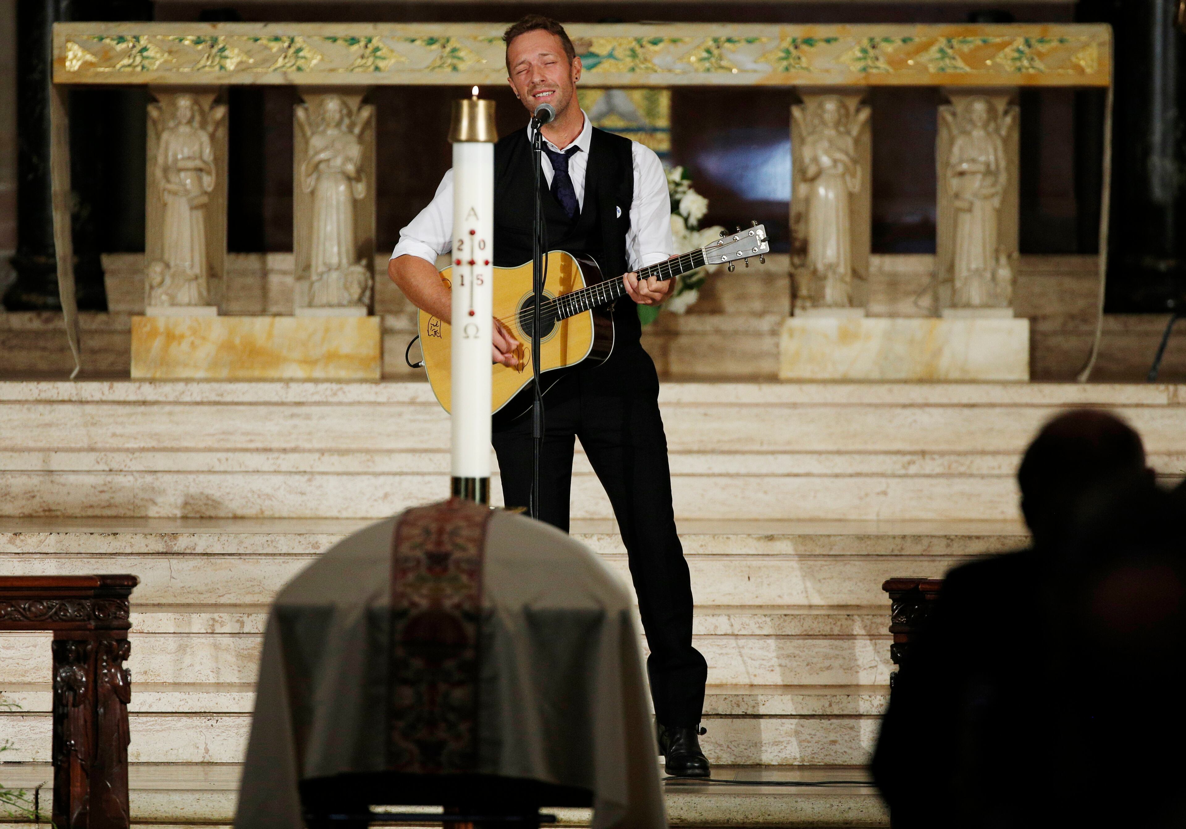 Chris Martin of the band Coldplay sings during funeral services for Vice President Joe Biden's son, former Delaware Attorney General Beau Biden, Saturday, June 6, 2015, at St. Anthony of Padua Church in Wilmington, Del. Biden, (Kevin Lamarque/Pool Photo via AP)
