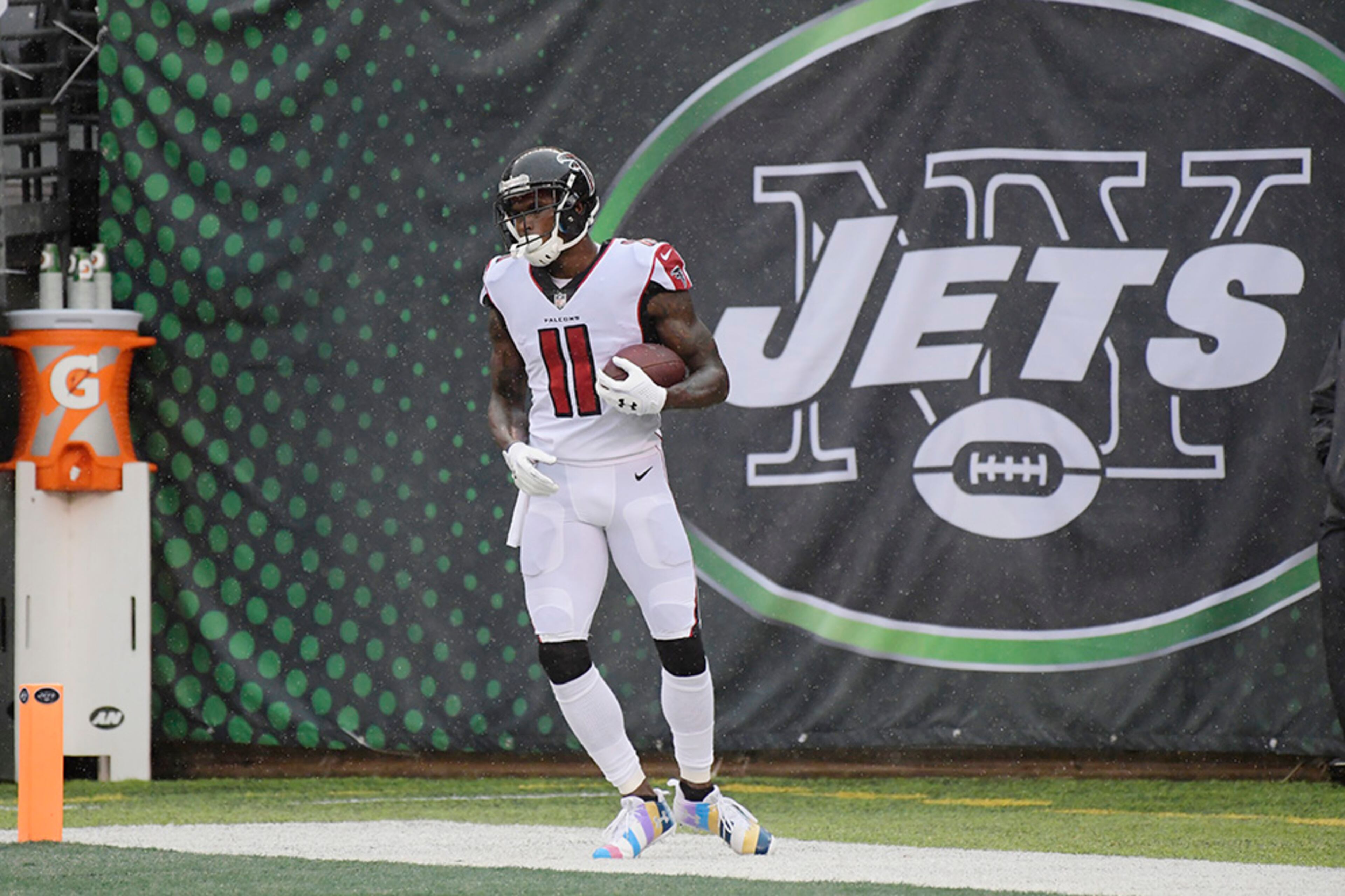 Atlanta Falcons wide receiver Julio Jones (11) warms up before an NFL football game against the New York Jets Sunday, Oct. 29, 2017, in East Rutherford, N.J. (AP Photo/Bill Kostroun)
