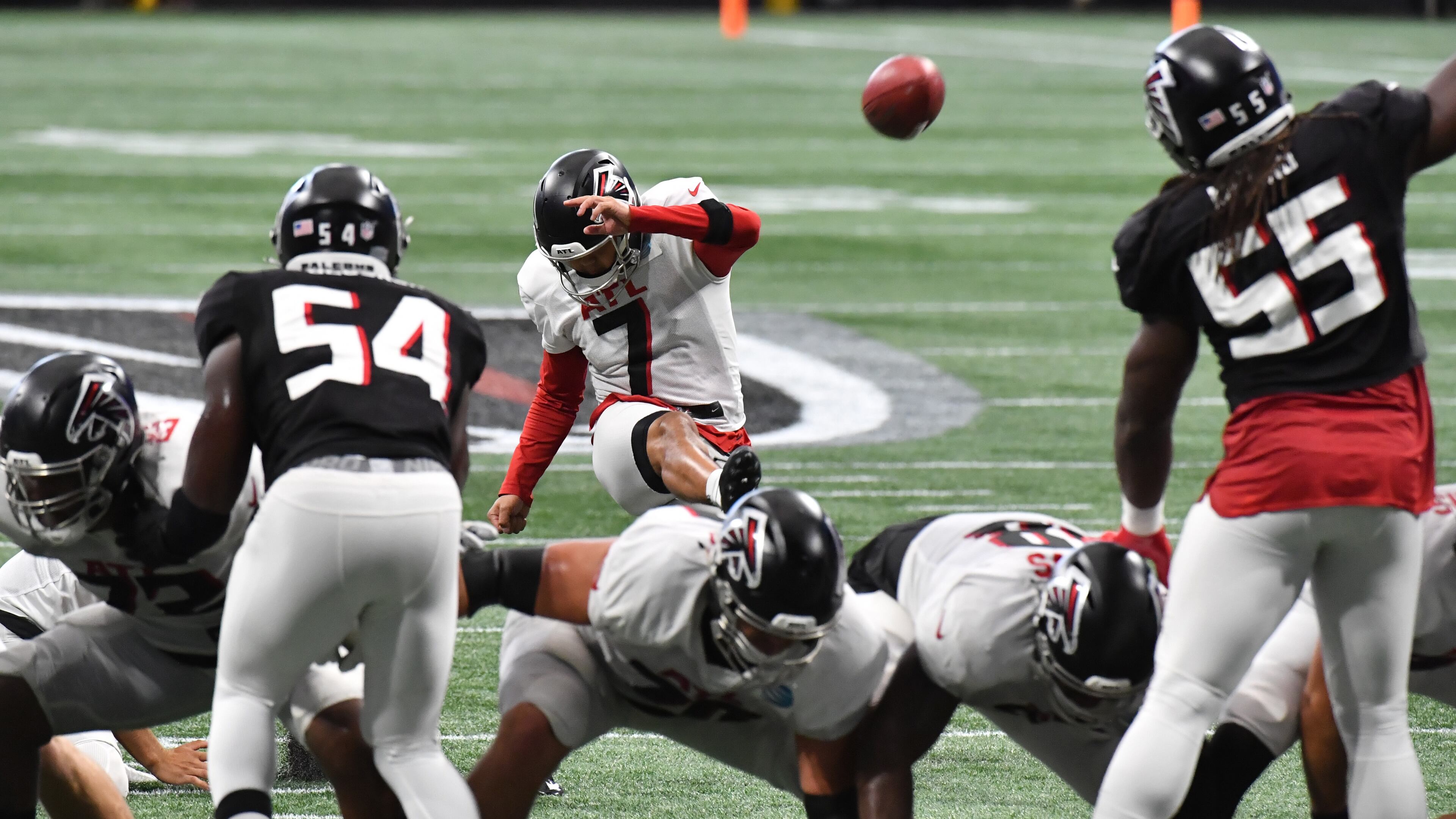 Falcons kicker Younghoe Koo (7) hits a field goal during Falcons' open practice Saturday, Aug. 7, 2021, at Mercedes-Benz Stadium in Atlanta. (Hyosub Shin / Hyosub.Shin@ajc.com)