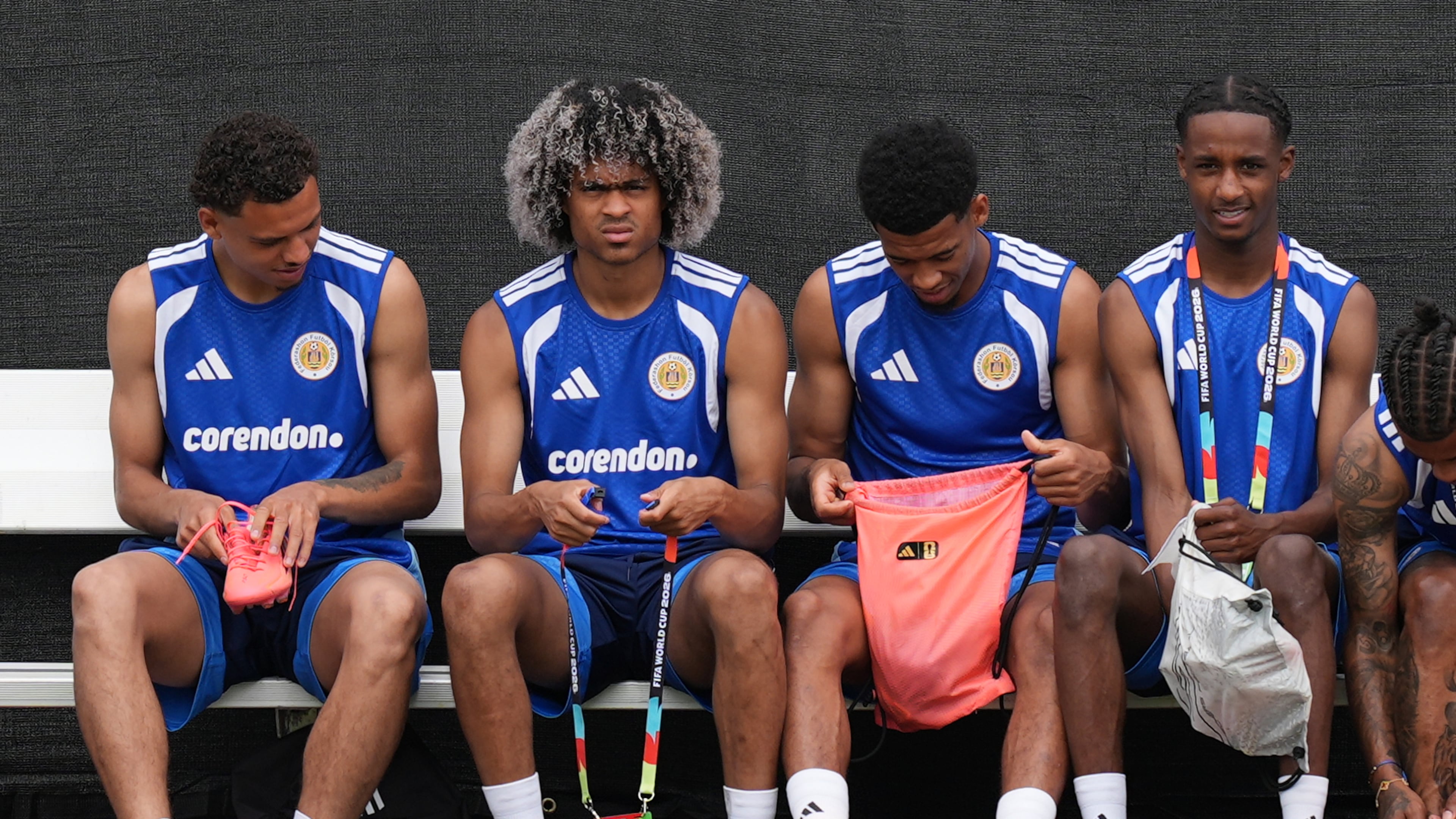 Curaçao's Tahith Chong, second left, and teammates prepare for a training for the national soccer team in Boca Raton, Fla.,Tuesday, June 9, 2026, ahead of the World Cup soccer tournament. (AP Photo/Rebecca Blackwell)