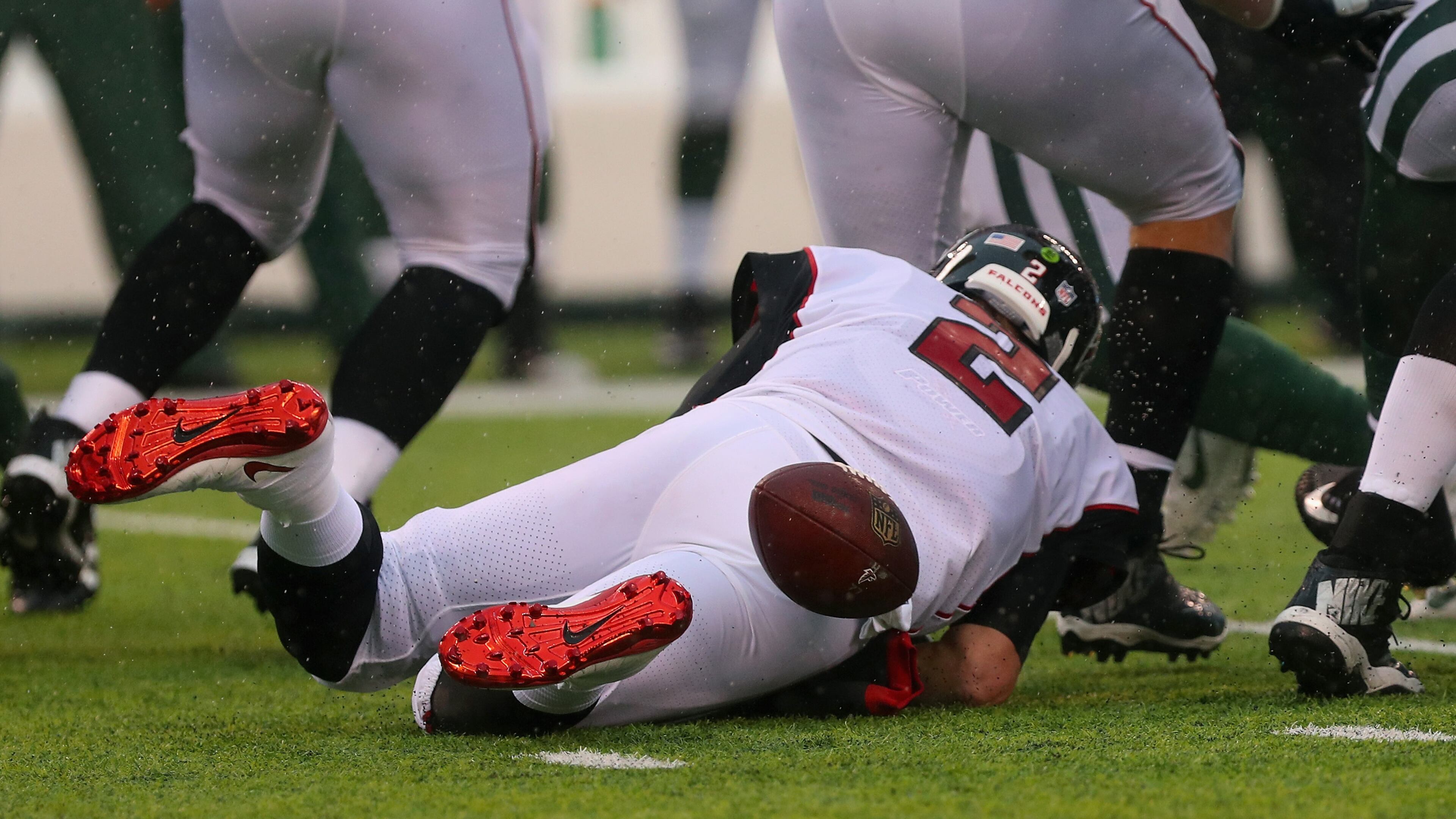 EAST RUTHERFORD, NJ - OCTOBER 29: Quarterback Matt Ryan #2 of the Atlanta Falcons fumbles the ball against the New York Jets during the first half of the game at MetLife Stadium on October 29, 2017 in East Rutherford, New Jersey. (Photo by Ed Mulholland/Getty Images)