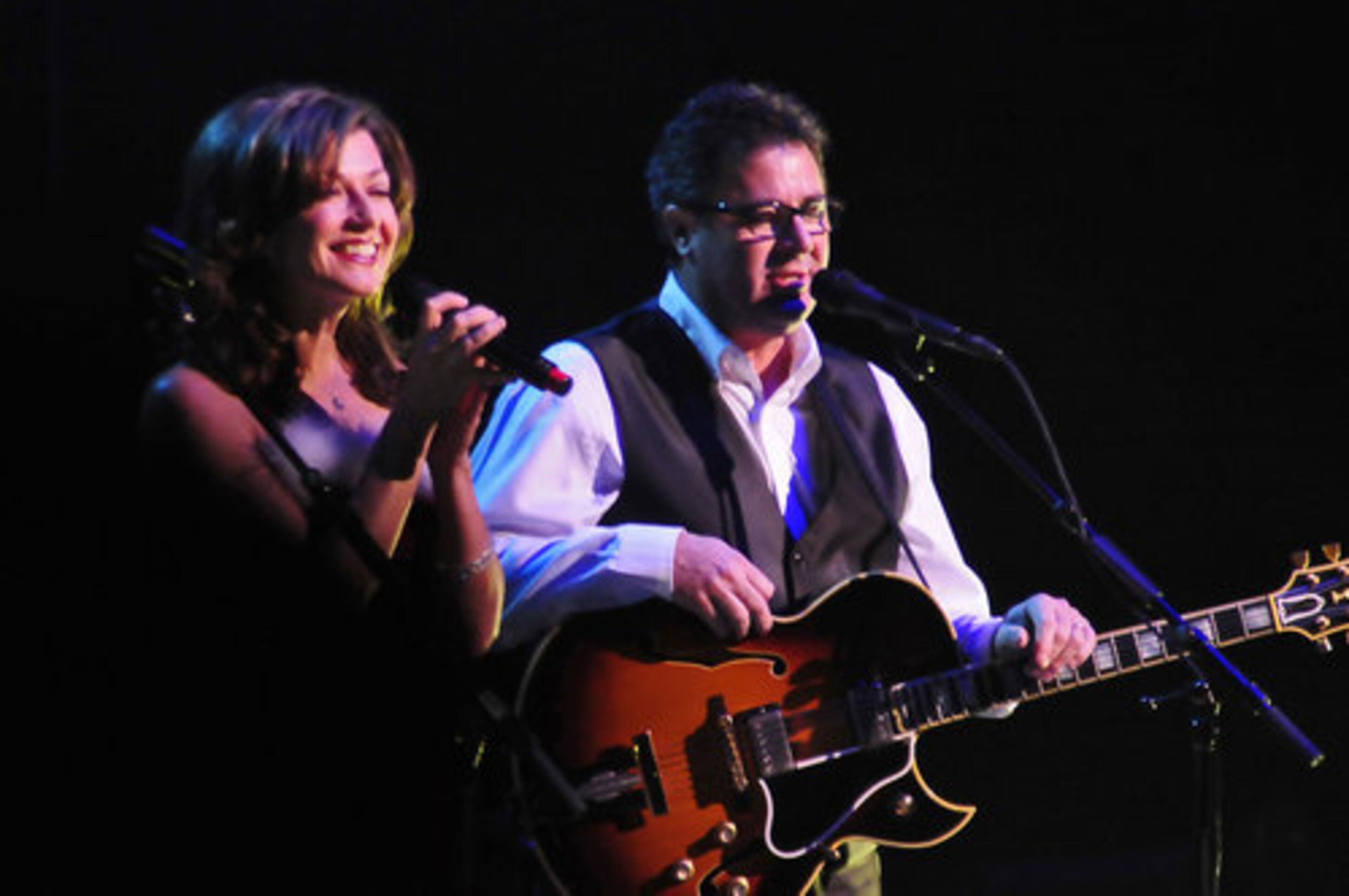 On March 10, 2000, Amy Grant married Vince Gill, and they have a daughter together, Corinna Grant Gill.