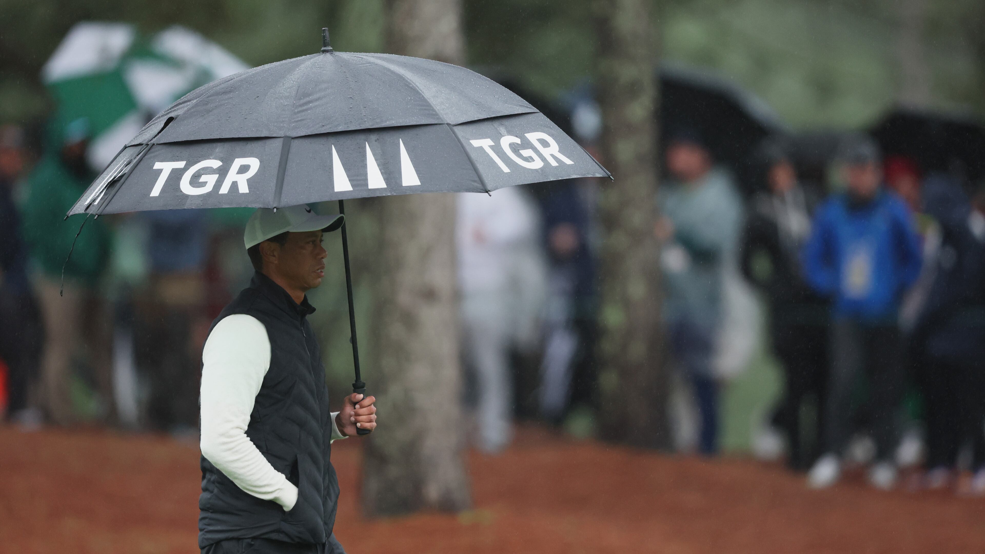 Tiger Woods walks up the 15th fairway during second round of the 2023 Masters Tournament at Augusta National Golf Club, Saturday, April 8, 2023, in Augusta, Ga. (Jason Getz / Jason.Getz@ajc.com)