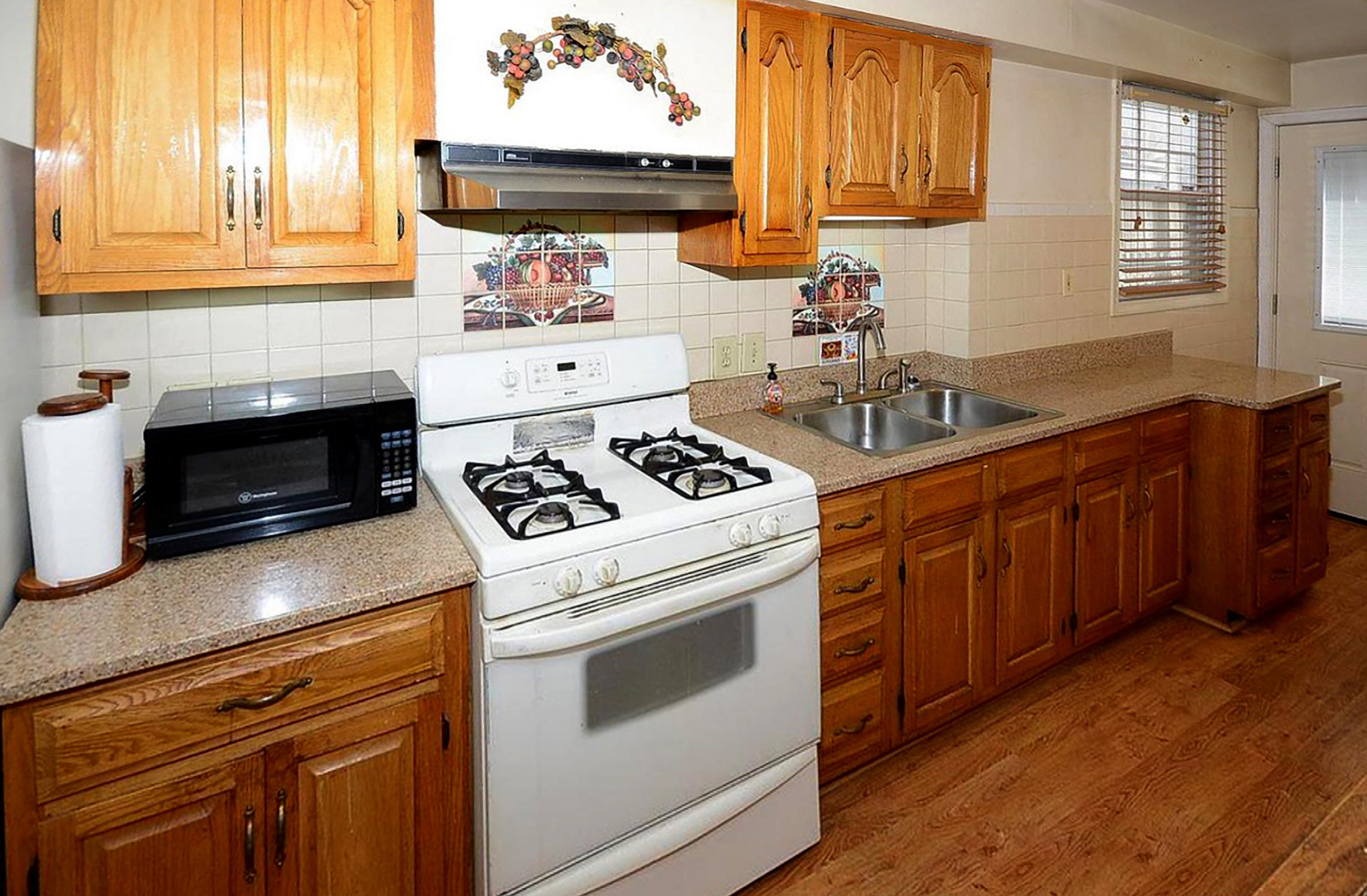 Washington, D.C., architect Will Teass factored in sustainability when conceptualizing the gut renovation of his family's home. Here is the kitchen prior to renovation. Photo: Courtesy of Kate Wichlinski/NetZero