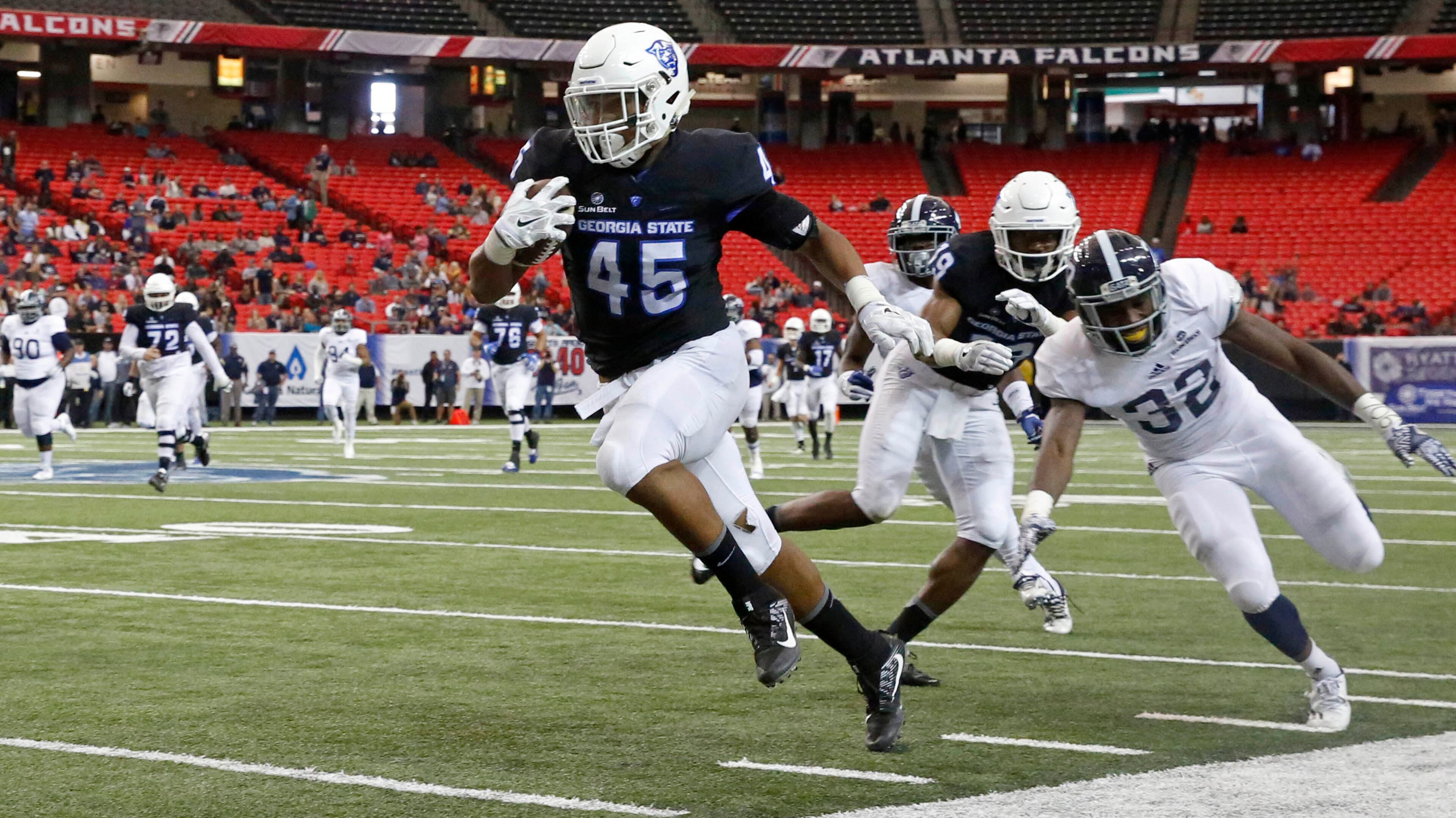 November 19, 2016 - Atlanta, Ga: Georgia State Panthers tight end Keith Rucker (45) runs down the sideline after a catch in the first half of their game against Georgia Southern Eagles at the Georgia Dome Saturday November 19, 2016, in Atlanta, Ga. Georgia State won 30-24. PHOTO / JASON GETZ