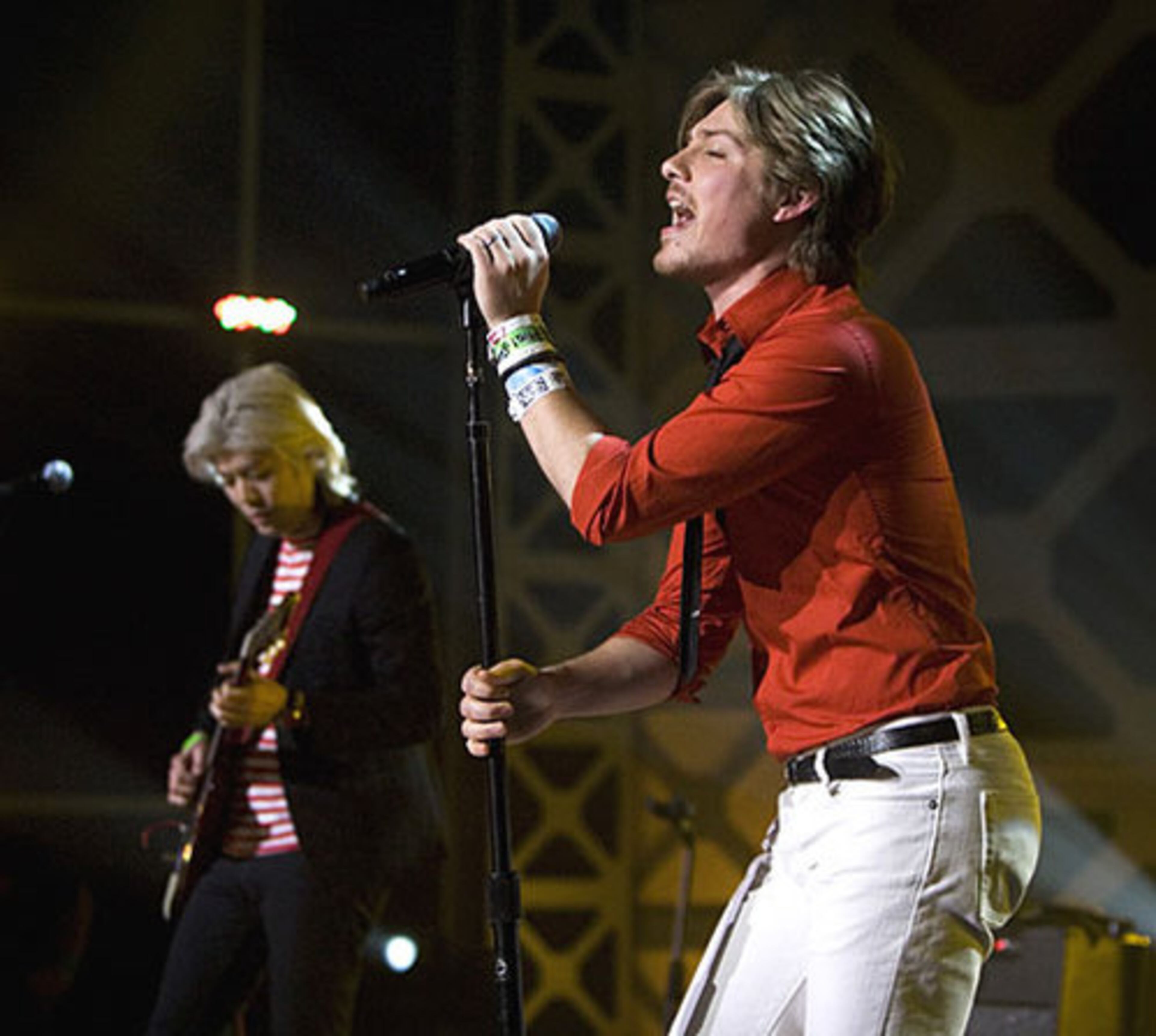 James Iha, left, of Smahing Pumpkins fame, and Taylor Hanson, of Hanson fame ,perform with their new supergroup Tinted Windows at the Austiun Convention Center.