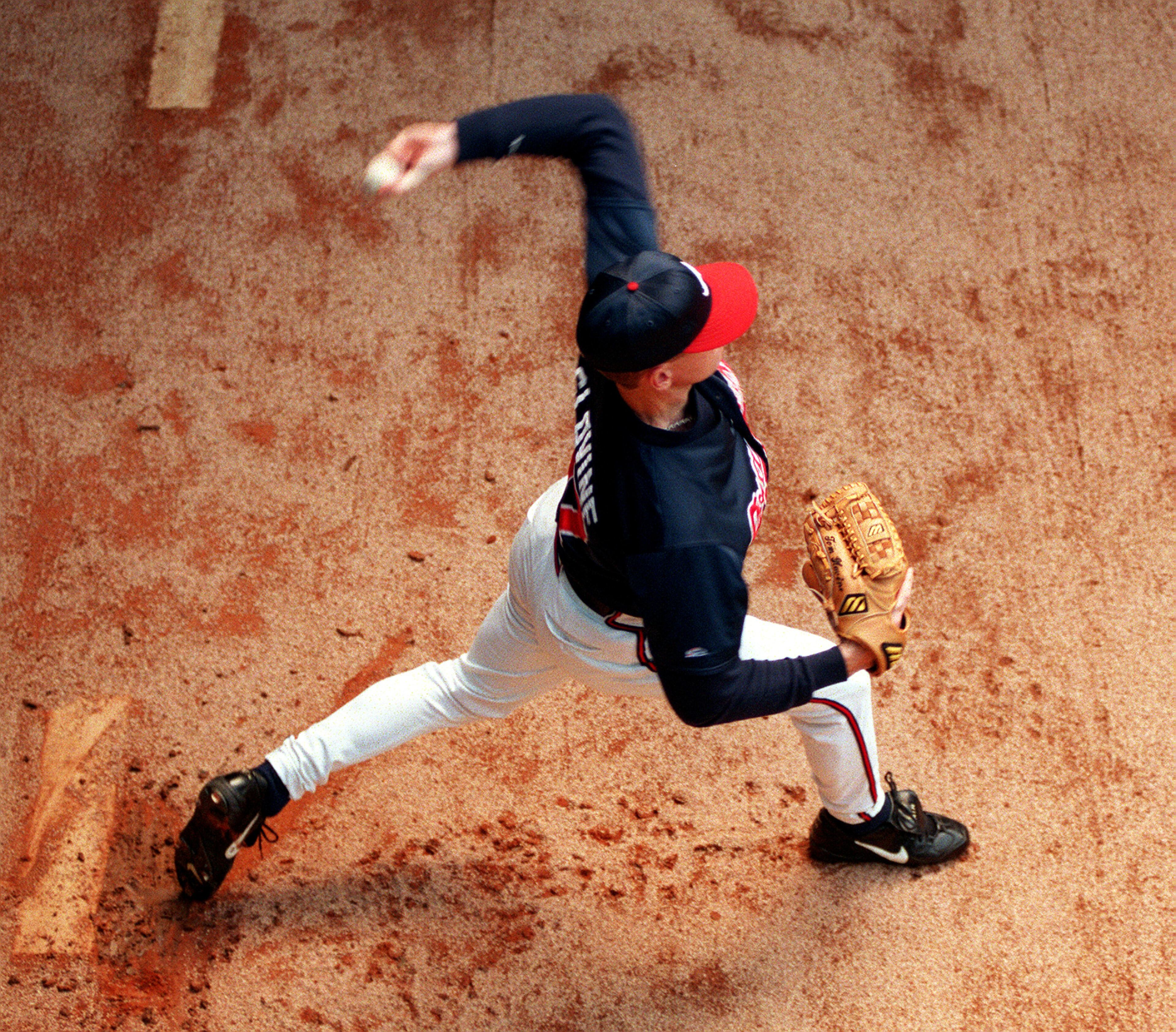 Glavine works out in the bullpen in 1999.
