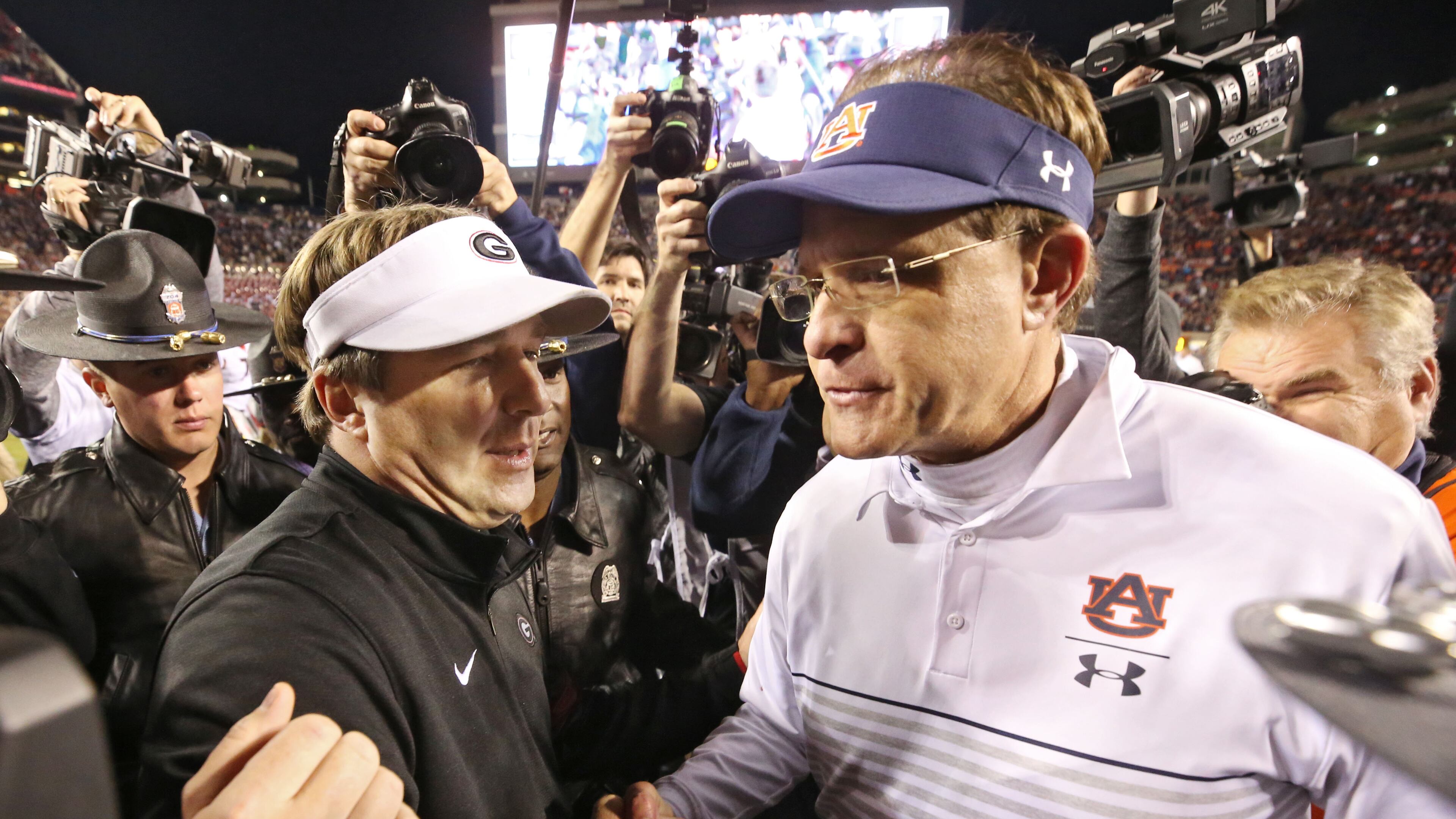 Auburn Tigers head coach Gus Malzahn (right) and Georgia Bulldogs coach Kirby Smart. Bob Andres / robert.andres@ajc.com