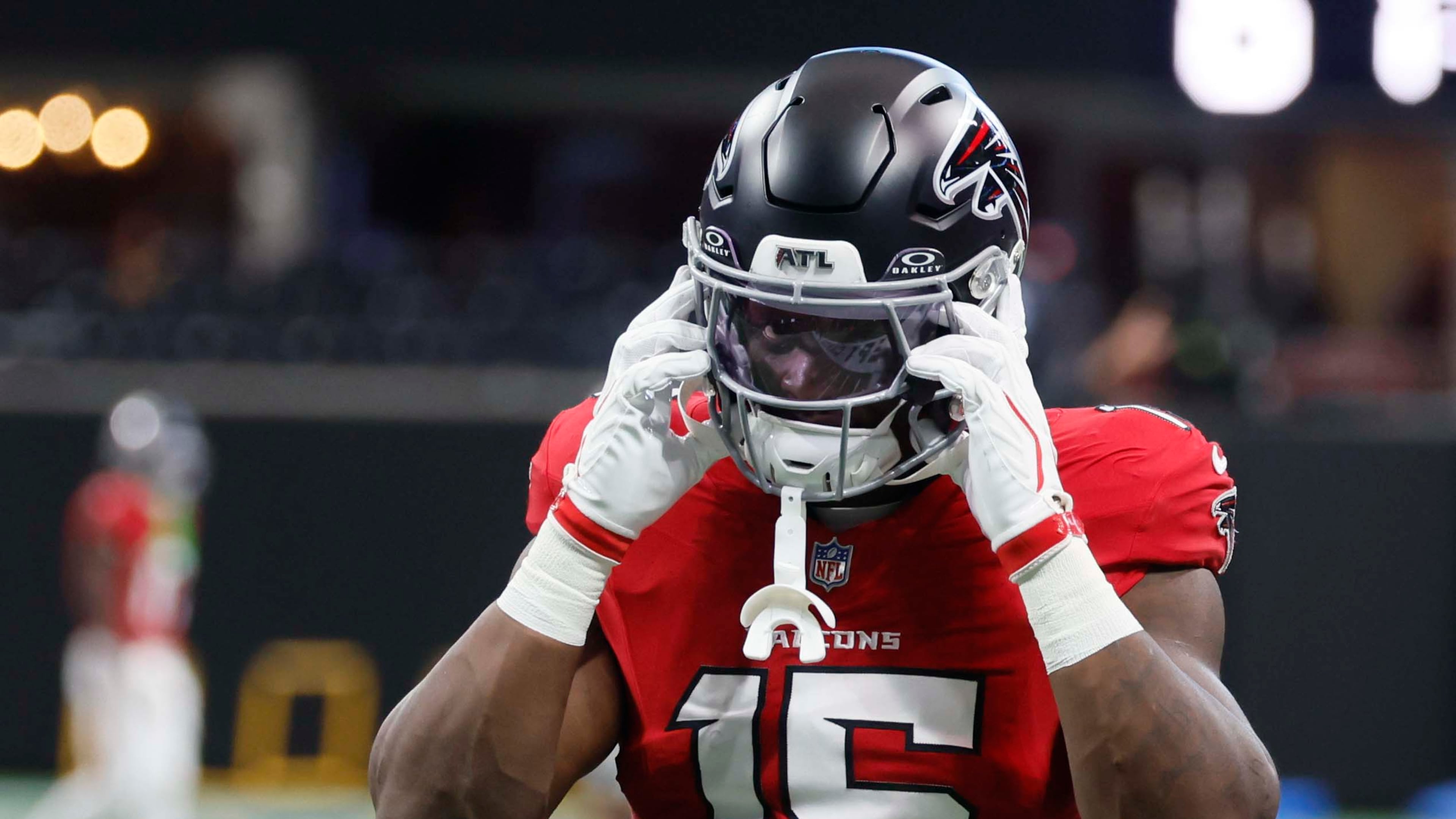 Atlanta Falcons running back Brian Robinson adjusts his helmet during warm-ups before the game against the Chicago Bears at Mercedes-Benz Stadium in Atlanta, on Sunday, Oct. 18, 2026. (Miguel Martinez/AJC)