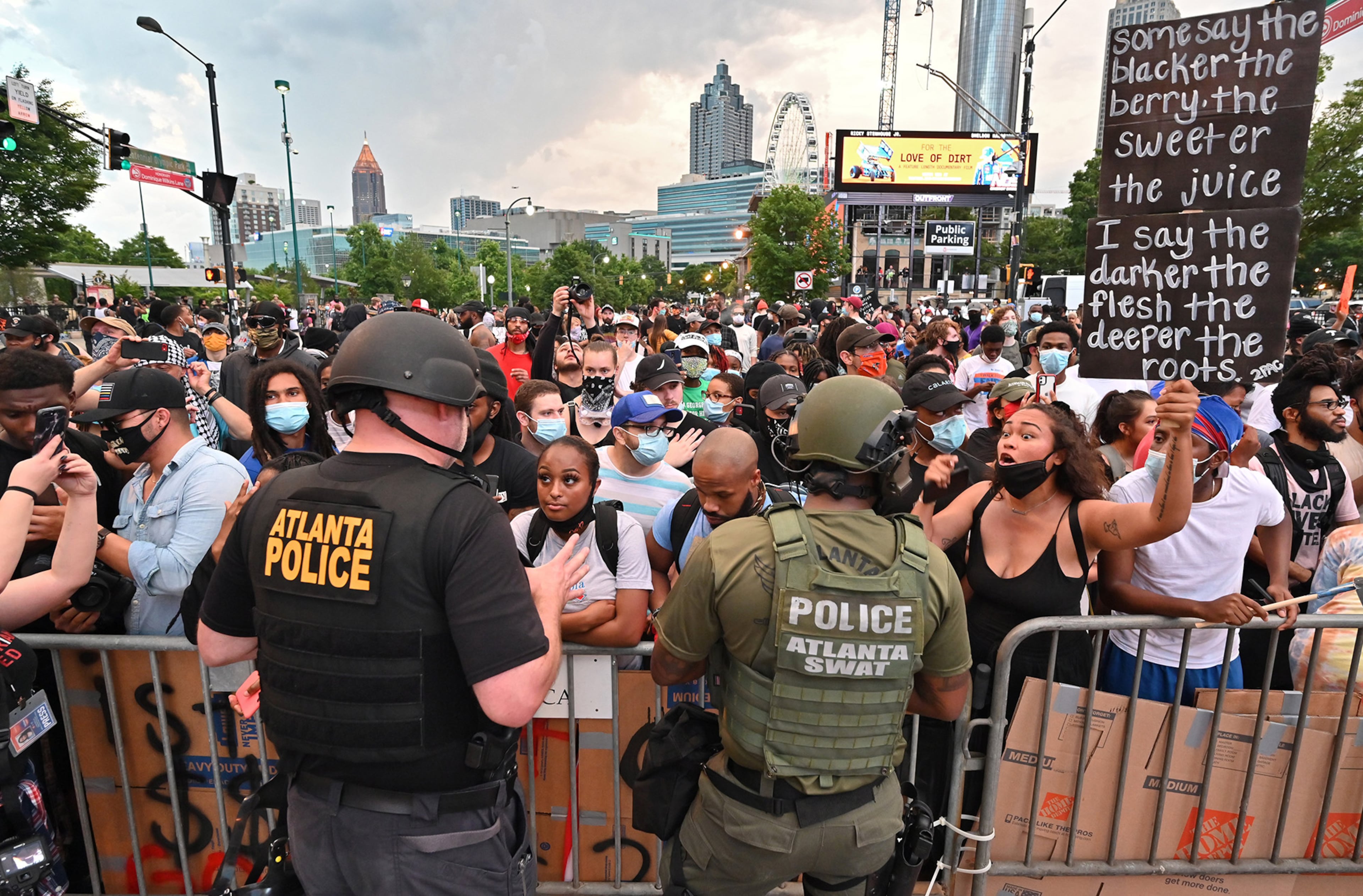 June 4, 2020 Atlanta - Lieutenant Kevin Knapp (left) and Lieutenant A. Mitchell discuss with protesters before dispersing peacefully at the 9PM curfew as the Georgia Army National Guard and law enforcement officials move in during the seventh straight day of protest against police brutality and racism outside CNN Center near Centennial Olympic Park on Thursday, June 4, 2020. For the seventh straight day, metro Atlanta residents are gathering for a series of protests denouncing racism and police brutality and demanding change. Sparked by the deaths of George Floyd in Minneapolis, Ahmaud Arbery in Brunswick and Breonna Taylor in Louisville, demonstrations have filled the streets of downtown Atlanta since Friday. WednesdayâÃôs protests ended largely peacefully after the cityâÃôs curfew hit. A 9 p.m. curfew is in effect in Atlanta again Thursday. (Hyosub Shin / Hyosub.Shin@ajc.com)