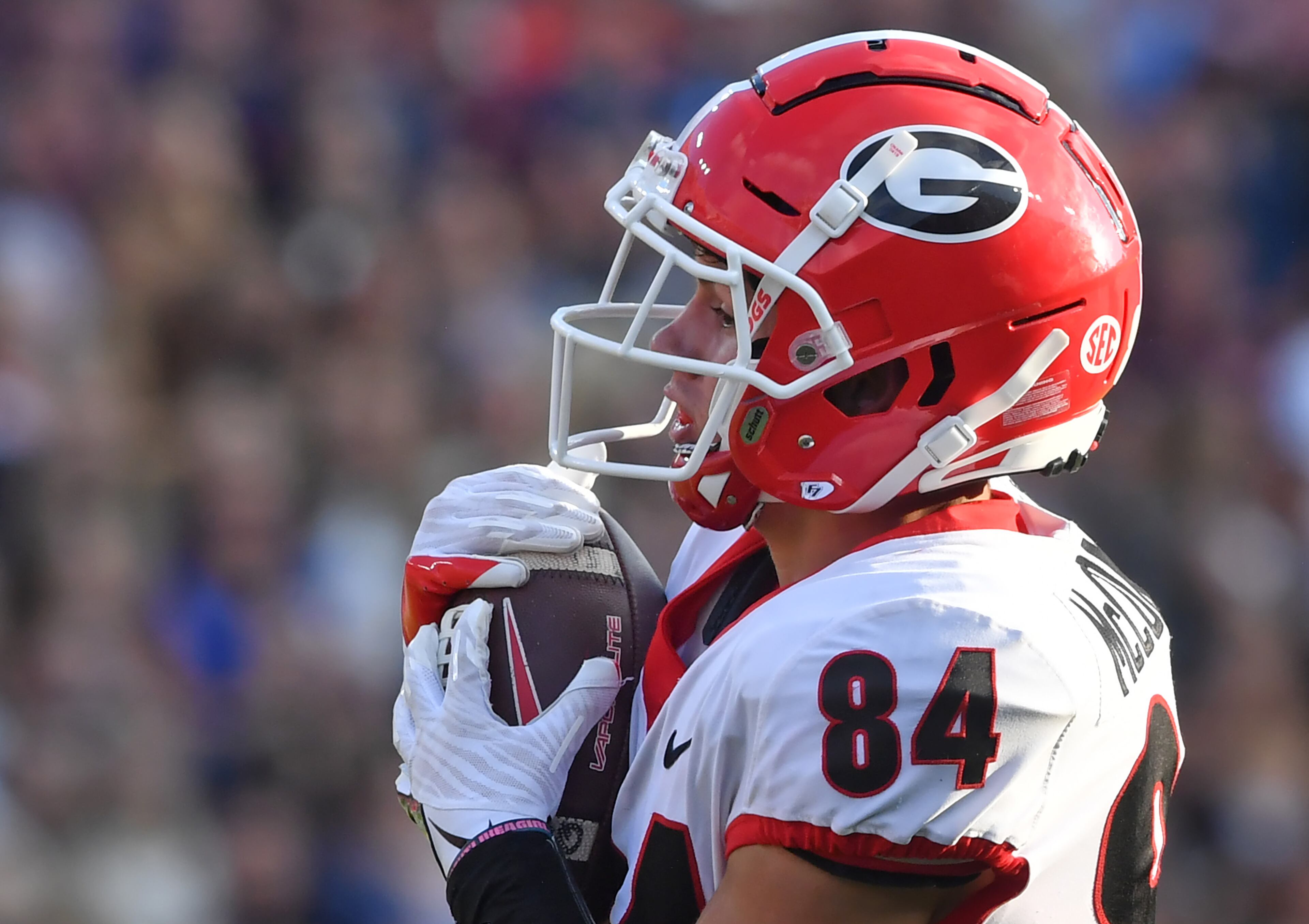 Georgia wide receiver Ladd McConkey (84) makes a touchdown catch during the second half. (Hyosub Shin / Hyosub.Shin@ajc.com)