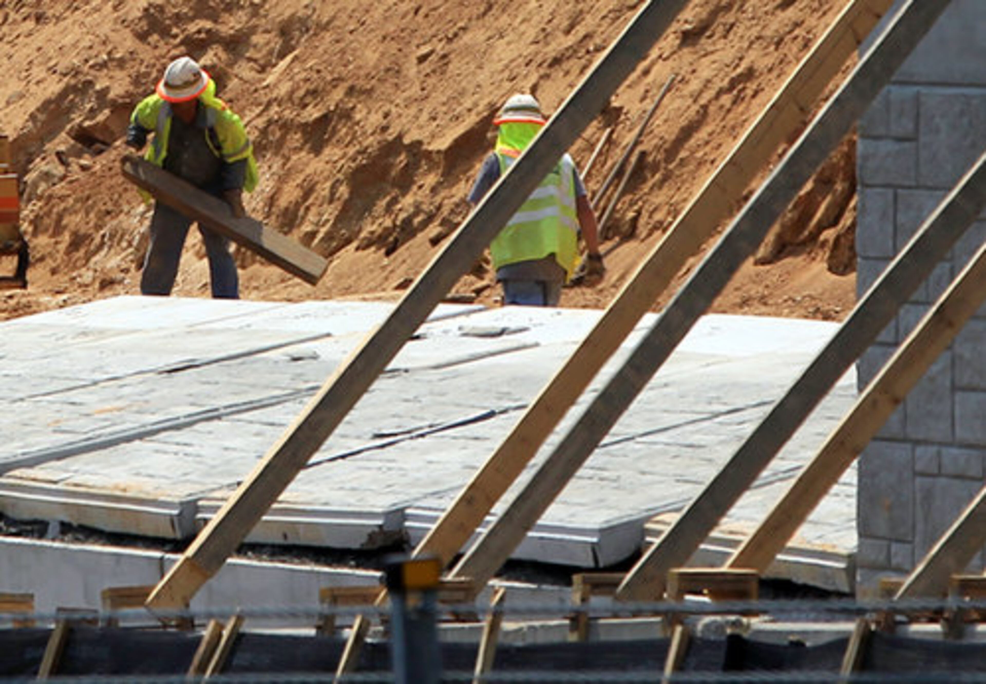Workers begin repairs. The collapse came about when workers were compacting the ground on one side of the retaining wall for the new interchange and several sections of the wall fell, assistant Woodstock Fire Chief Jimmy Eley said. One of the sections fell on the tractor."