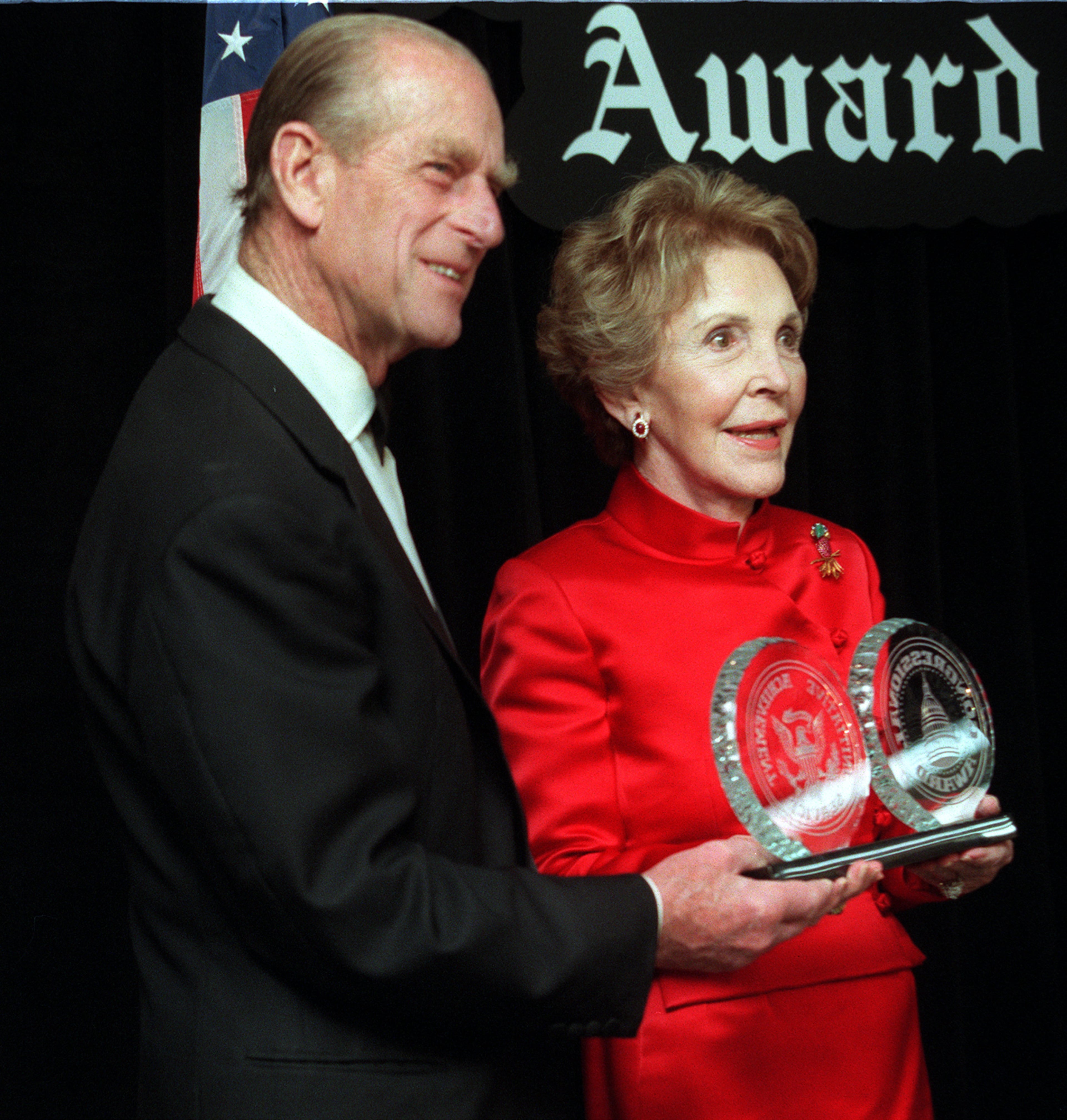 004465.SO.0315.duke.LH Nancy Reagan and Prince Philip, the Duke of Edinburgh receiving the Congressional Award for helping fight youth drug abuse in the US and around the world. (Photo by Lawrence K. Ho/Los Angeles Times via Getty Images)