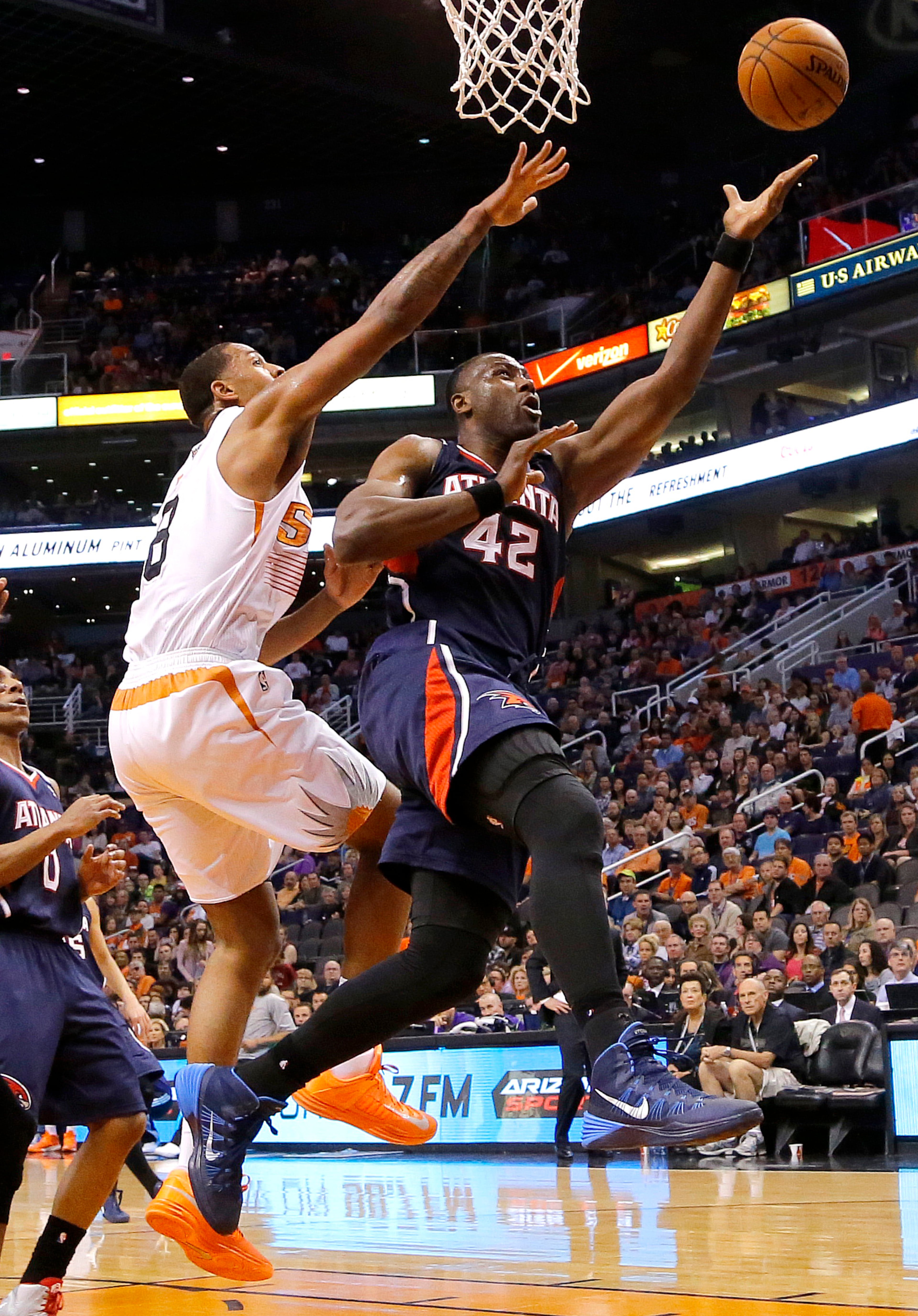 Atlanta Hawks' Elton Brand (42) shoots in front of Phoenix Suns' Channing Frye in Phoenix. (AP Photo/Matt York)