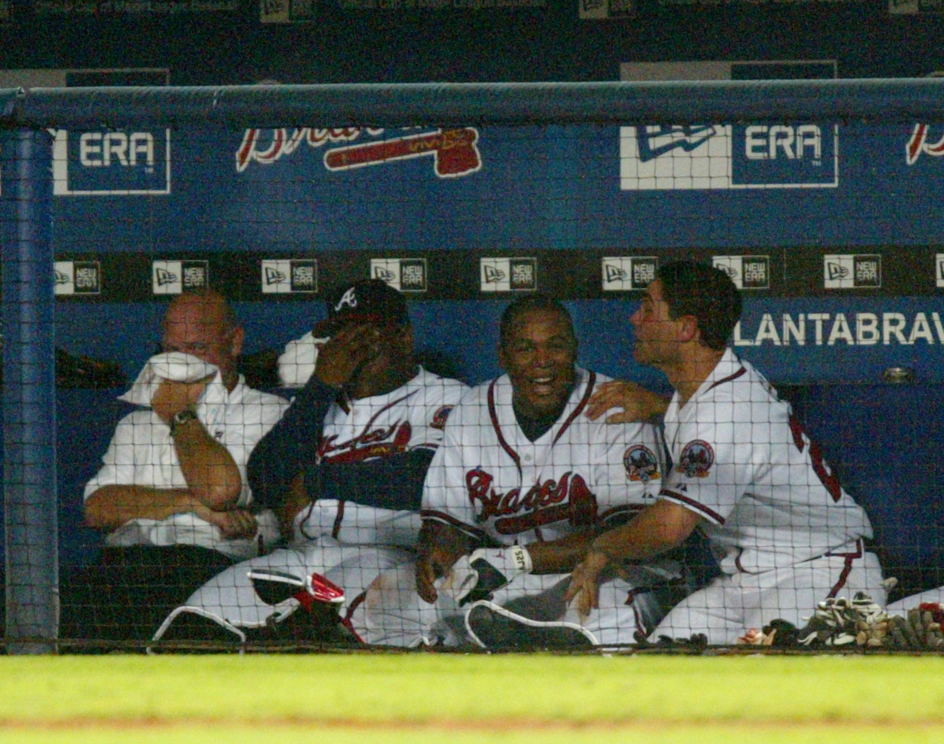 Jeff Porter (left) joins the fun on the bench with Braves players in 2006. (JENNI GIRTMAN/AJC staff)