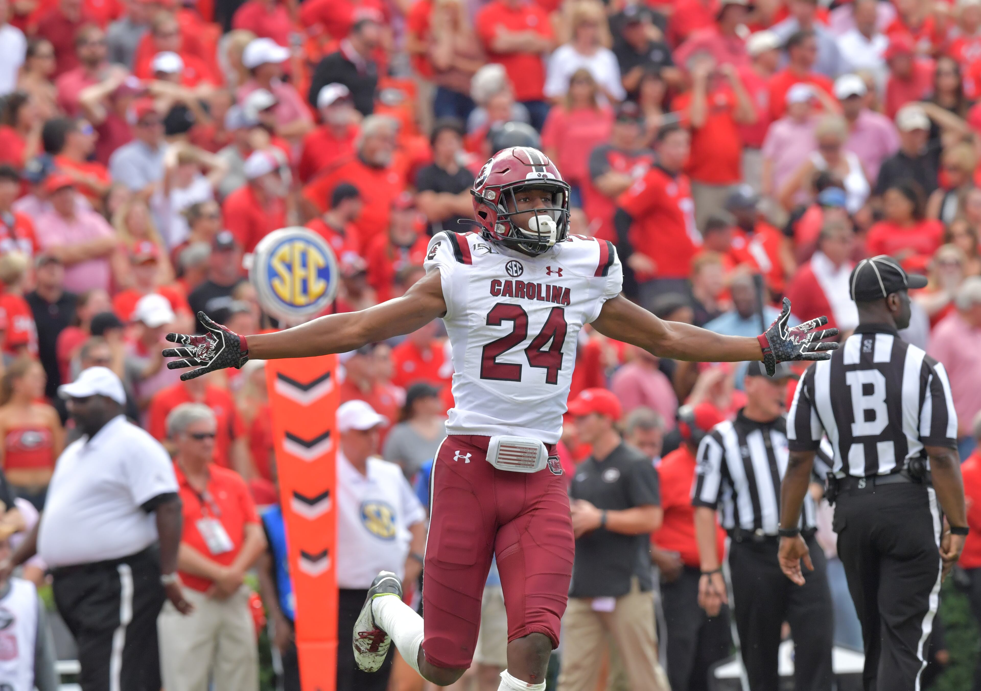 South Carolina defensive back Israel Mukuamu (24) celebrates after he intercepted a pass. (Hyosub Shin / Hyosub.Shin@ajc.com)