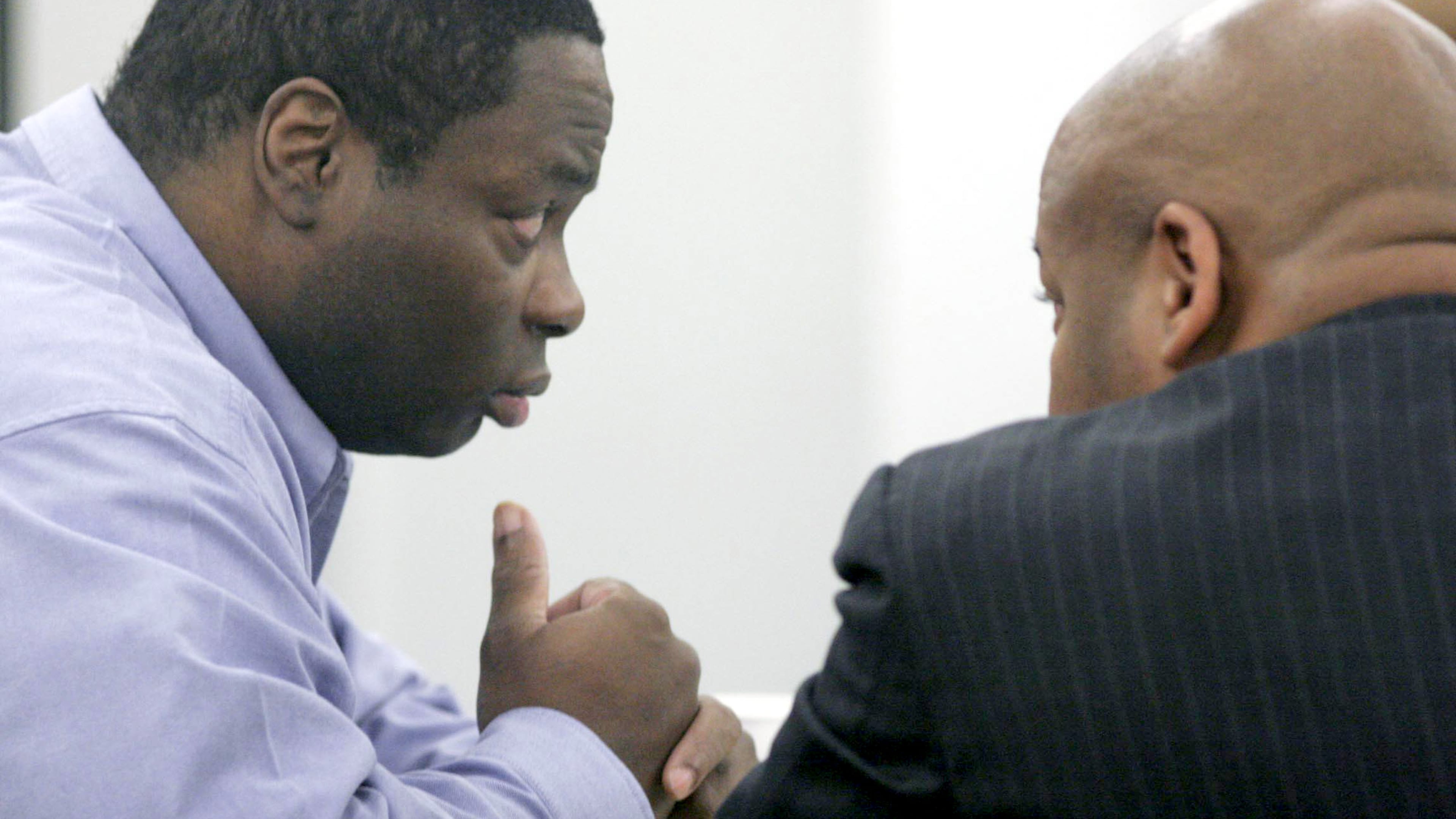 FILE - Edward Busby Jr., left, confers with attorney Steve Gordon on the second day of his capital murder trial, Nov. 10, 2005, in Fort Worth, Texas. (Rodger Mallison/Star-Telegram via AP, Pool, File)