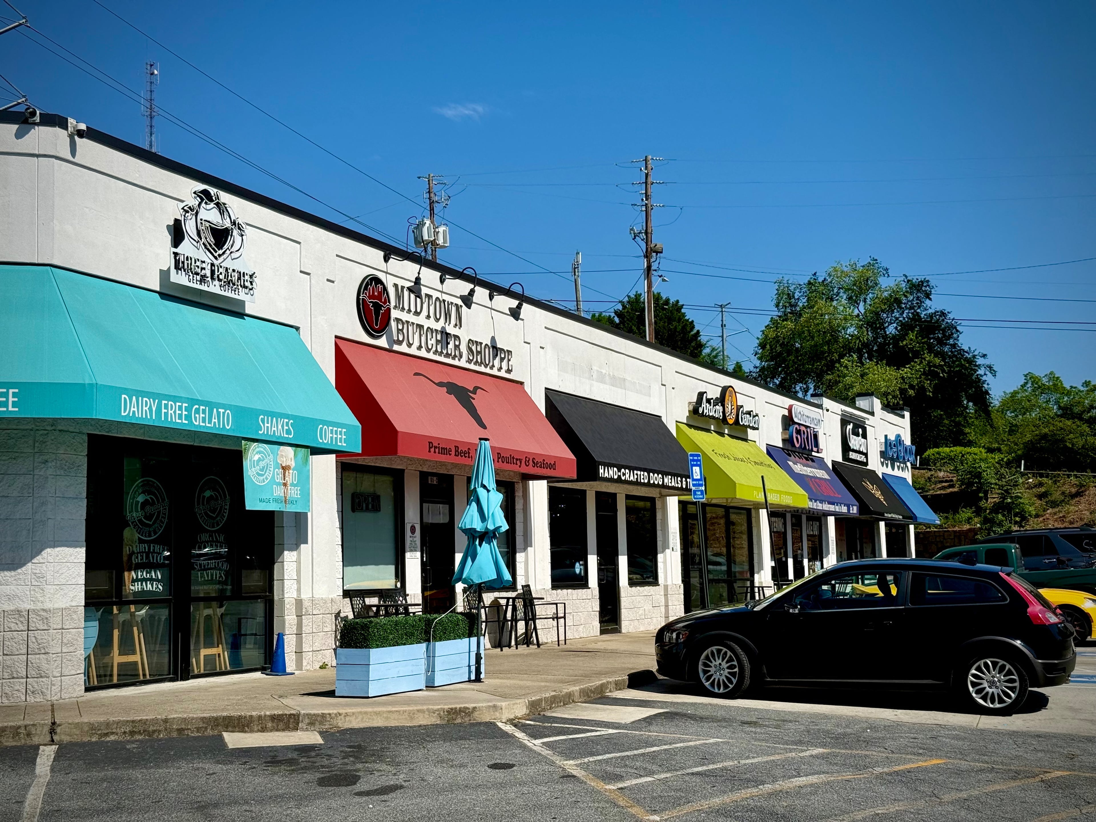 The Midtown Connection shopping center on Monroe Drive is home to Arden's Garden, Mediterranean Grill and Three Peaches Gelato and Coffee. (Henri Hollis/AJC)
