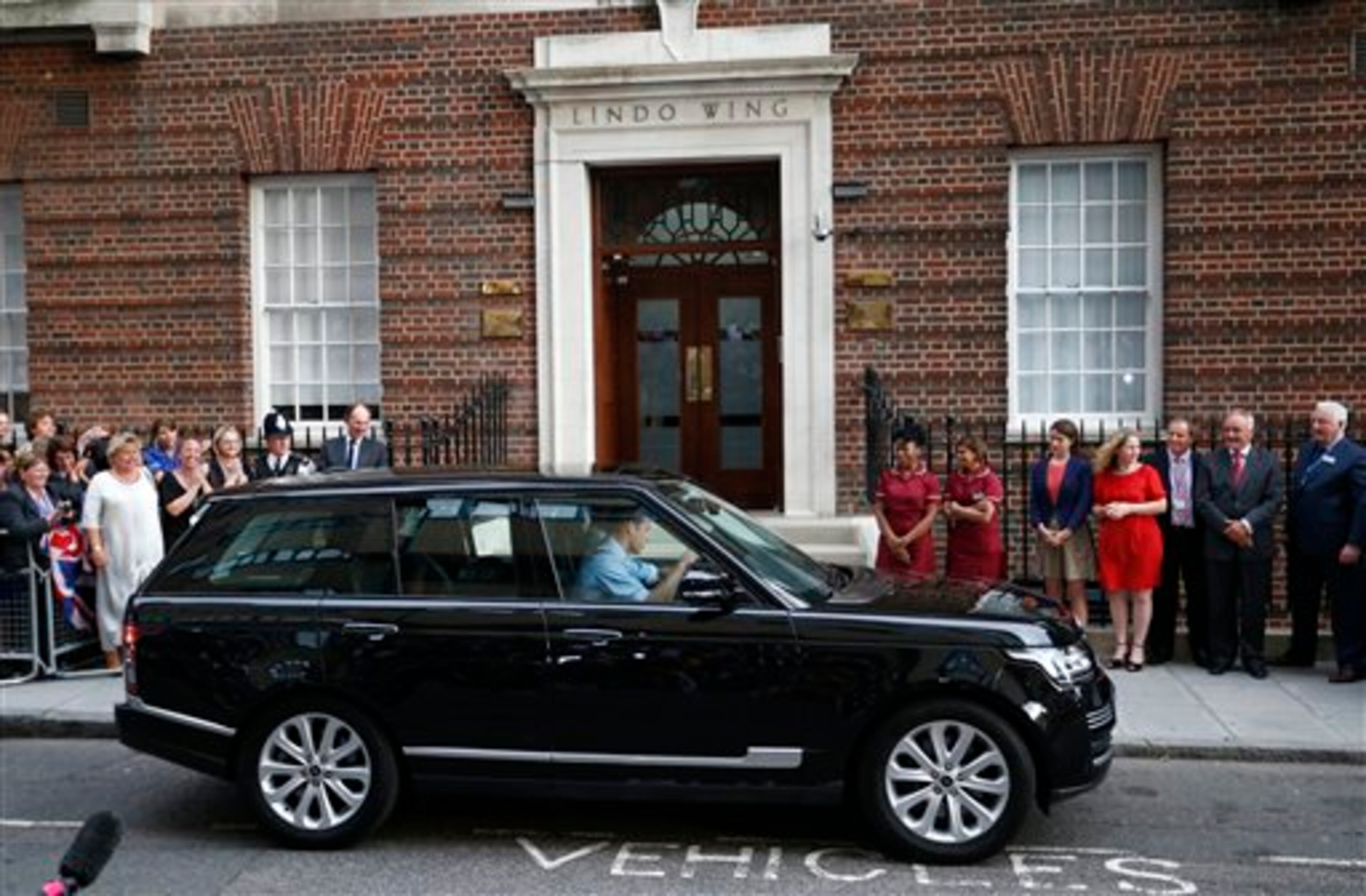 Britain's Prince William drives away with his wife Kate, Duchess of Cambridge and his son the Prince of Cambridge, Tuesday July 23, 2013, after posing for photographers outside St. Mary's Hospital exclusive Lindo Wing in London where the Duchess gave birth on Monday July 22. (AP Photo/Lefteris Pitarakis)