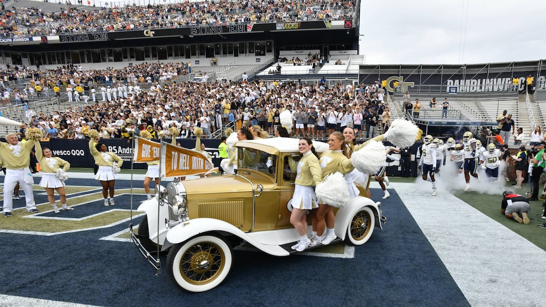 Lightning delay prevents Ramblin’ Wreck from leading Georgia Tech onto ...