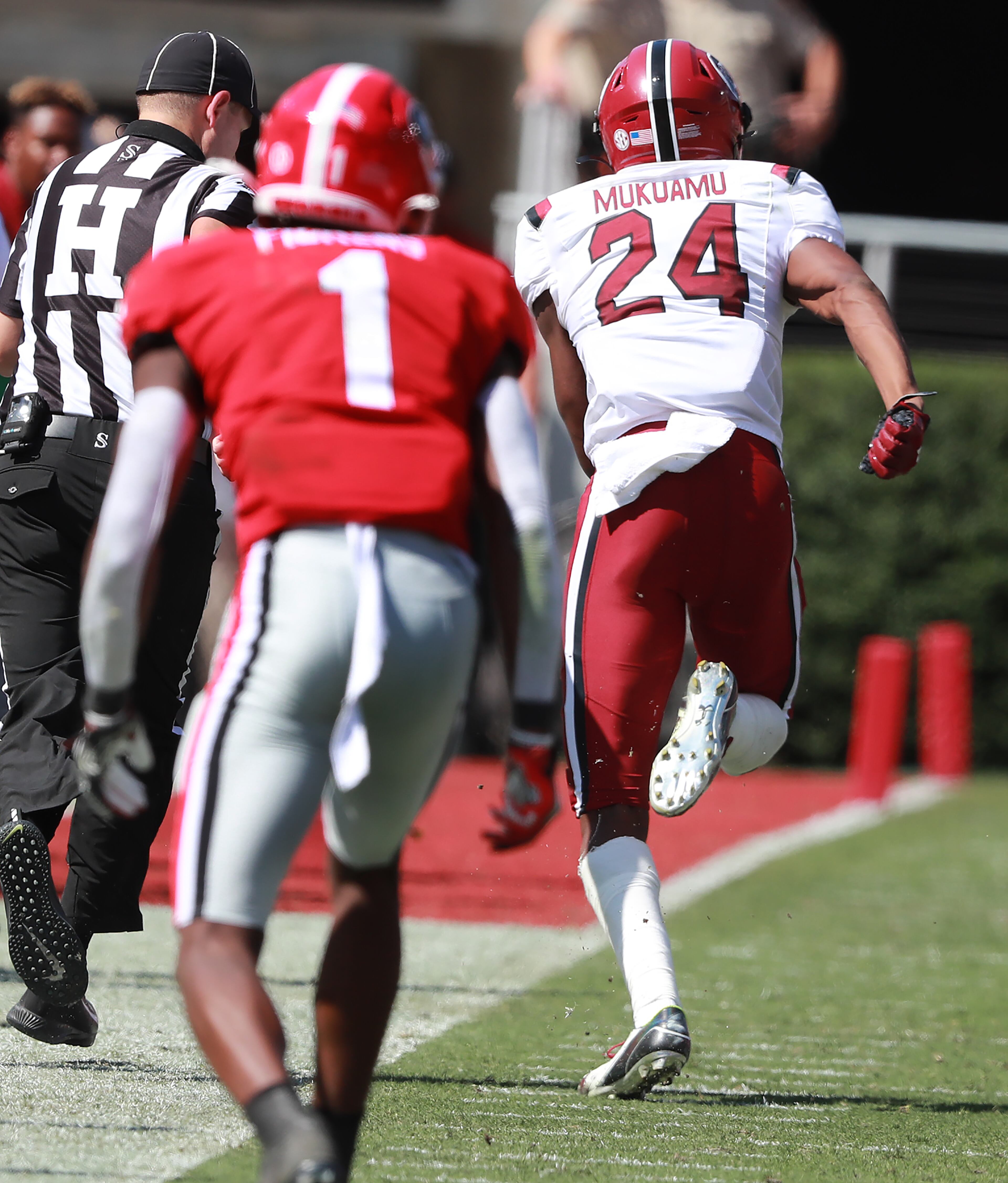 South Carolina defensive back Israel Mukuamu intercepts a Jake Fromm pass to Georgia wide receiver George Pickens (1). Curtis Compton/ccompton@ajc.com