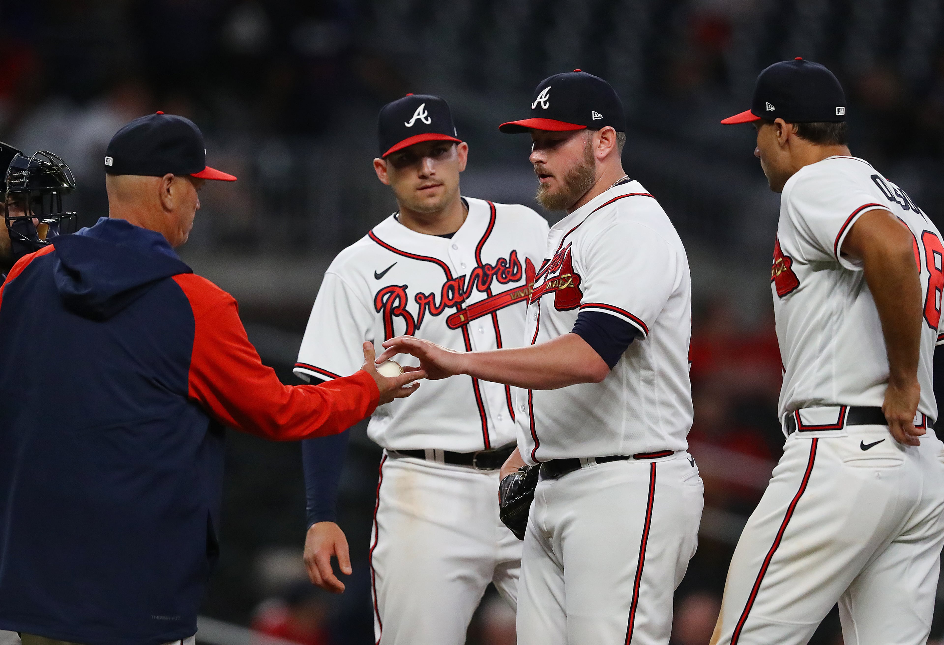 042722 Atlanta: Atlanta Braves manager Brian Snitker pulls pitcher Tyler Matzek one batter after he gave up a 2-run homer to Chicago Cubs Patrick Wisdom for a 6-3 loss to the Cubs during the 10th inning in a MLB baseball game on Wednesday, April 27, 2022, in Atlanta. “Curtis Compton / Curtis.Compton@ajc.com”