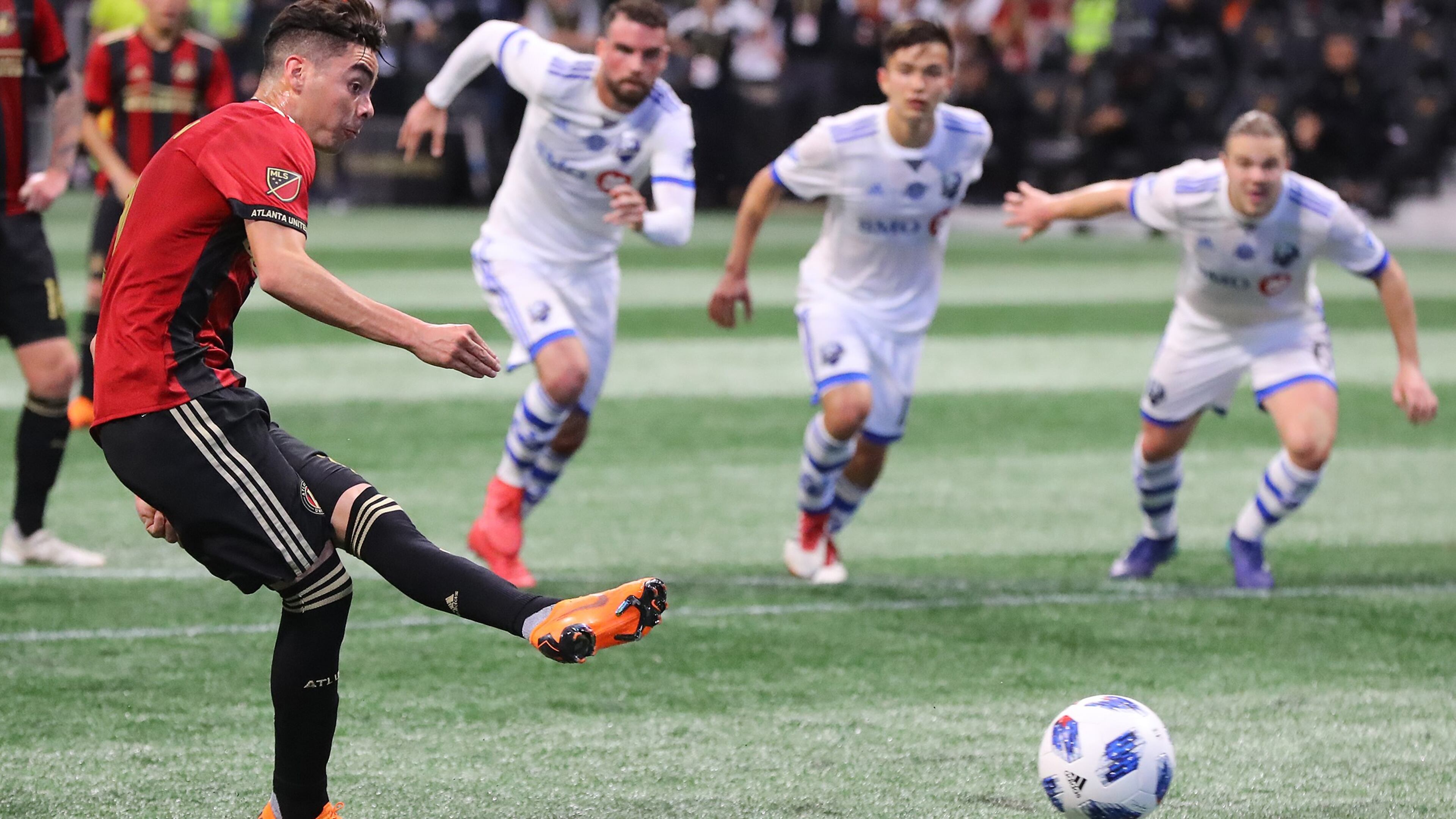 Atlanta United midfielder Miguel Almiron scores on a penalty kick to tie the game 1-1 against Montreal Impact during the second half in a MLS soccer game on Saturday, April 28, 2018, in Atlanta. Curtis Compton/ccompton@ajc.com