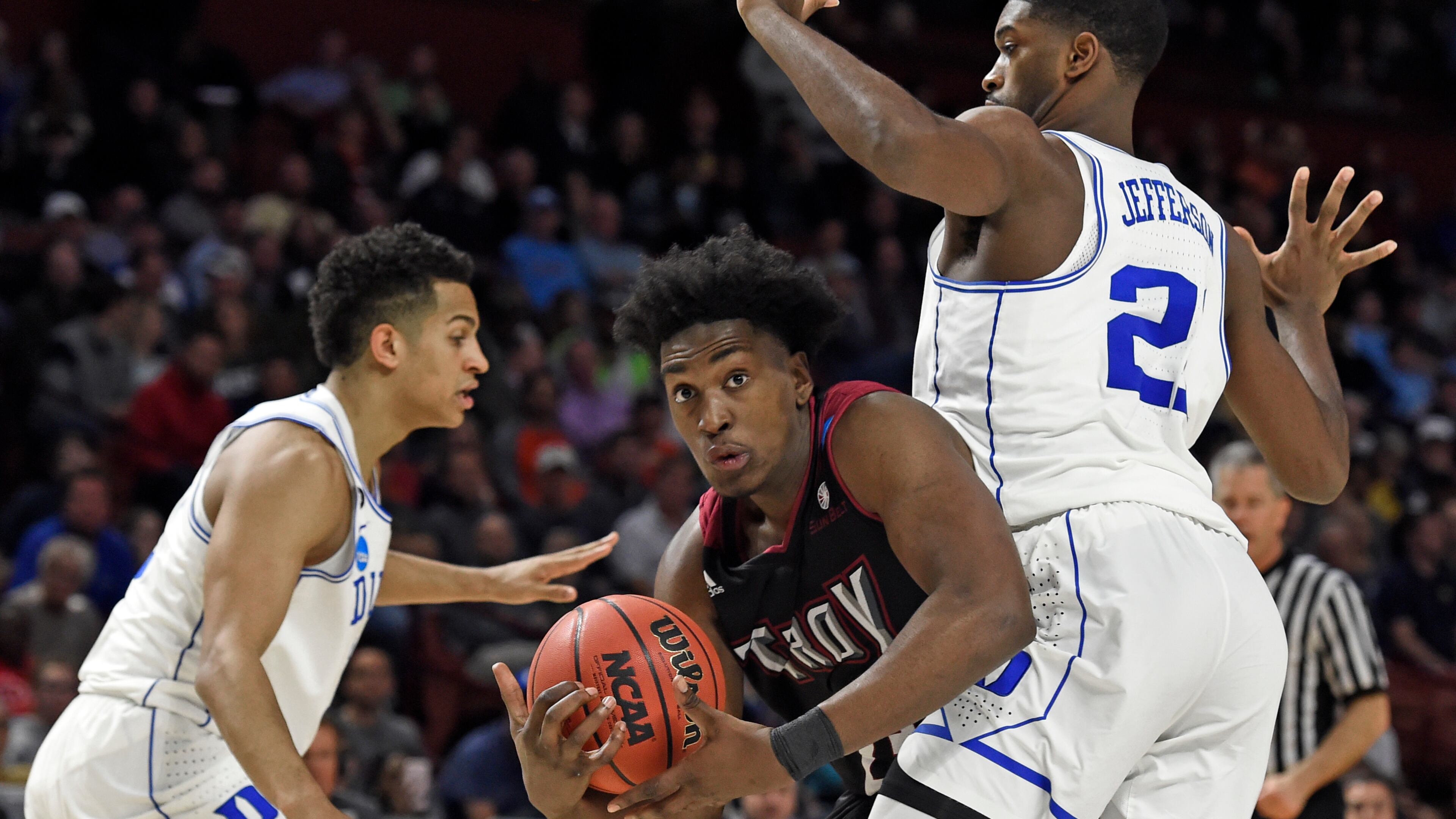 Troy's Jordon Varnado, center, drives around Duke's Chase Jeter, right, and Frank Jackson, left, during the second half in a first-round game of the NCAA men's college basketball tournament in Greenville, S.C., Friday, March 17, 2017. (AP Photo/Rainier Ehrhardt)
