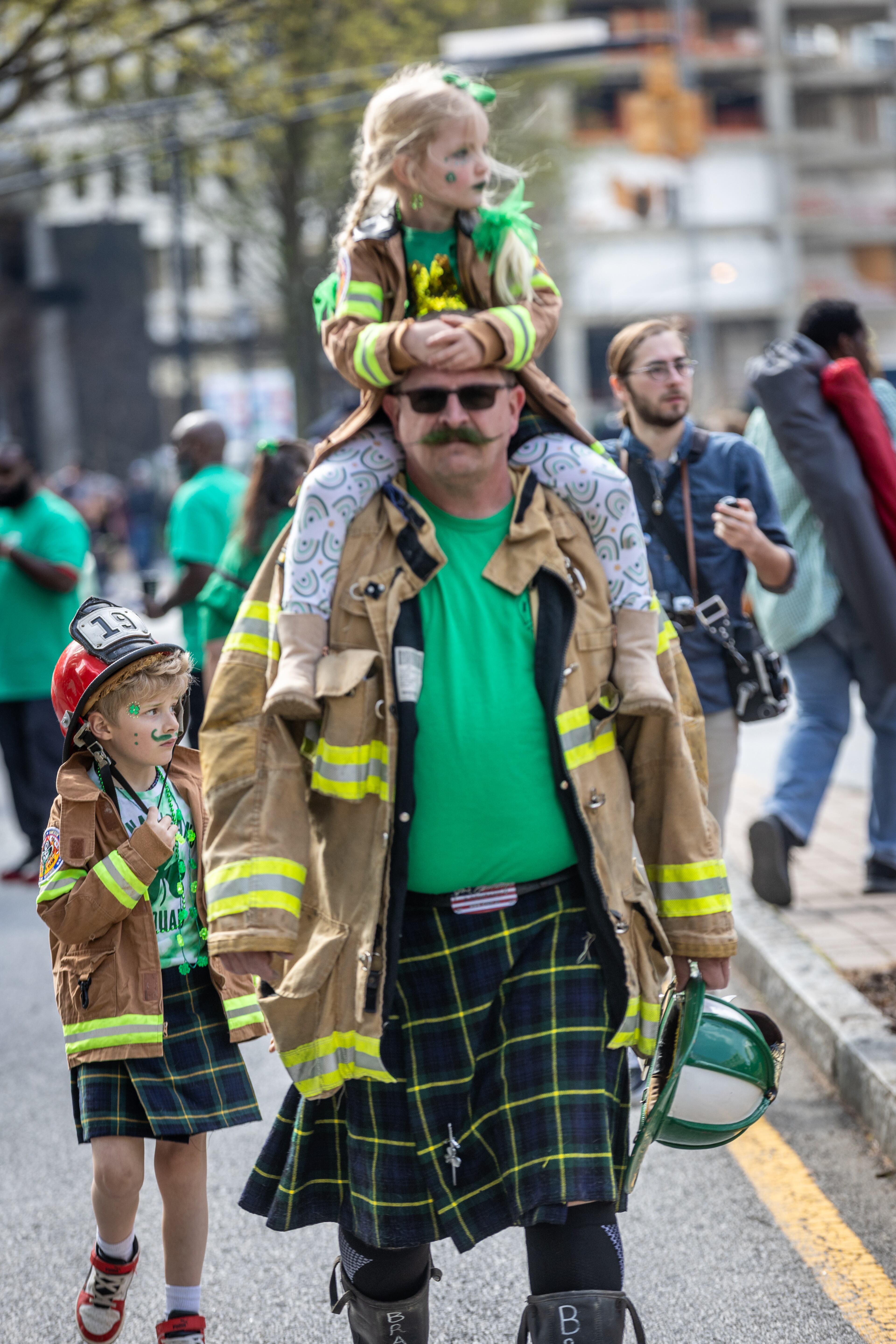 Firefighter Dan Chuck and his daughter Lily, 5, head to their place in line before the 140th Annual Atlanta St. Patrick’s Parade starts on Saturday, March 16, 202. (Steve Schaefer/steve.schaefer@ajc.com)