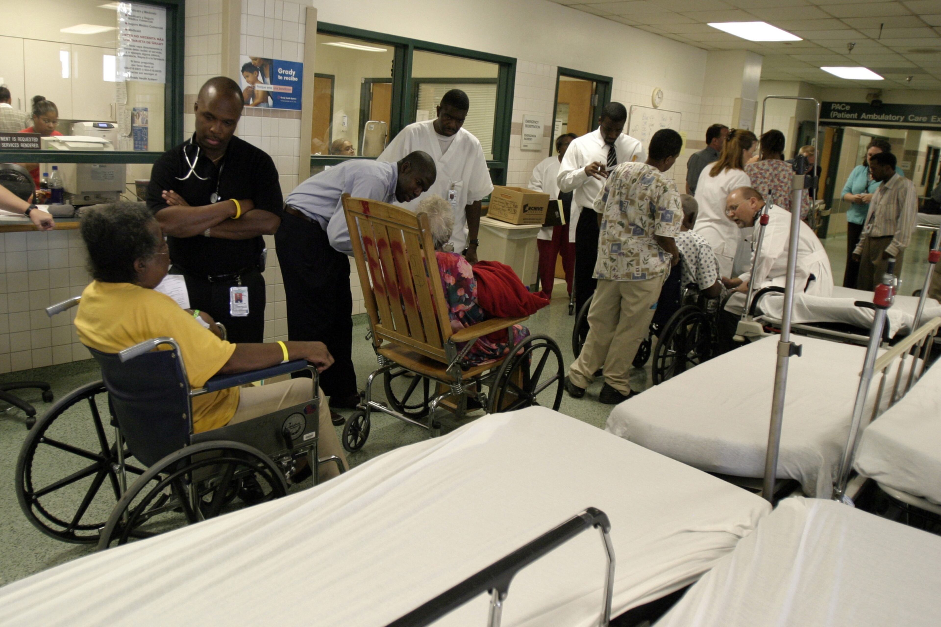050902 - ATLANTA, GA -- Deputy Chief of Staff Leon Haley, MD (cq - left, black shirt) and a team of Grady Hospital employees line up to admit evacuees from New Orleans on Friday, September 2, 2005. (Mikki K. Harris/AJC staff)
