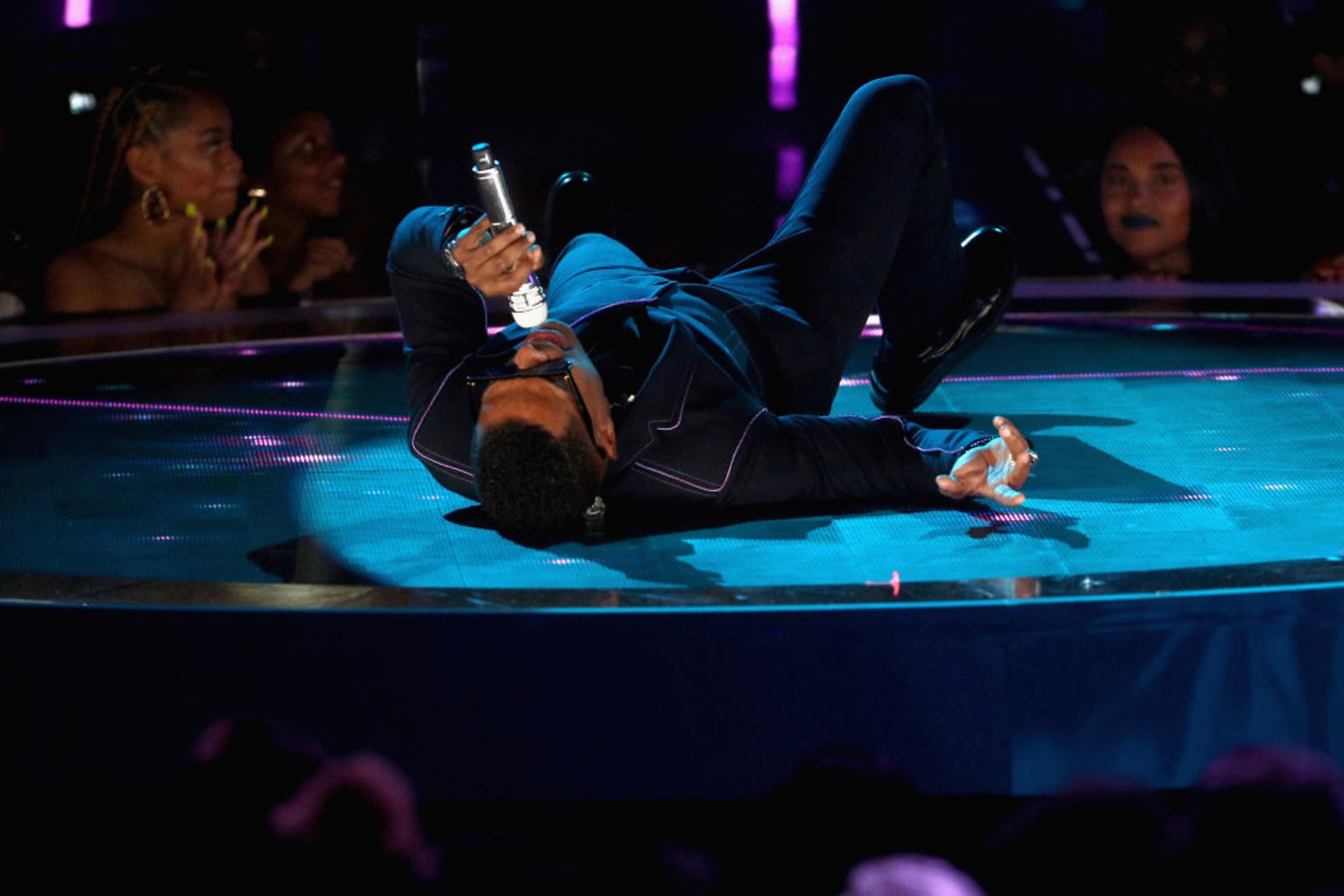 LOS ANGELES, CA - JUNE 25: Maxwell performs onstage at 2017 BET Awards at Microsoft Theater on June 25, 2017 in Los Angeles, California. (Photo by Frederick M. Brown/Getty Images )