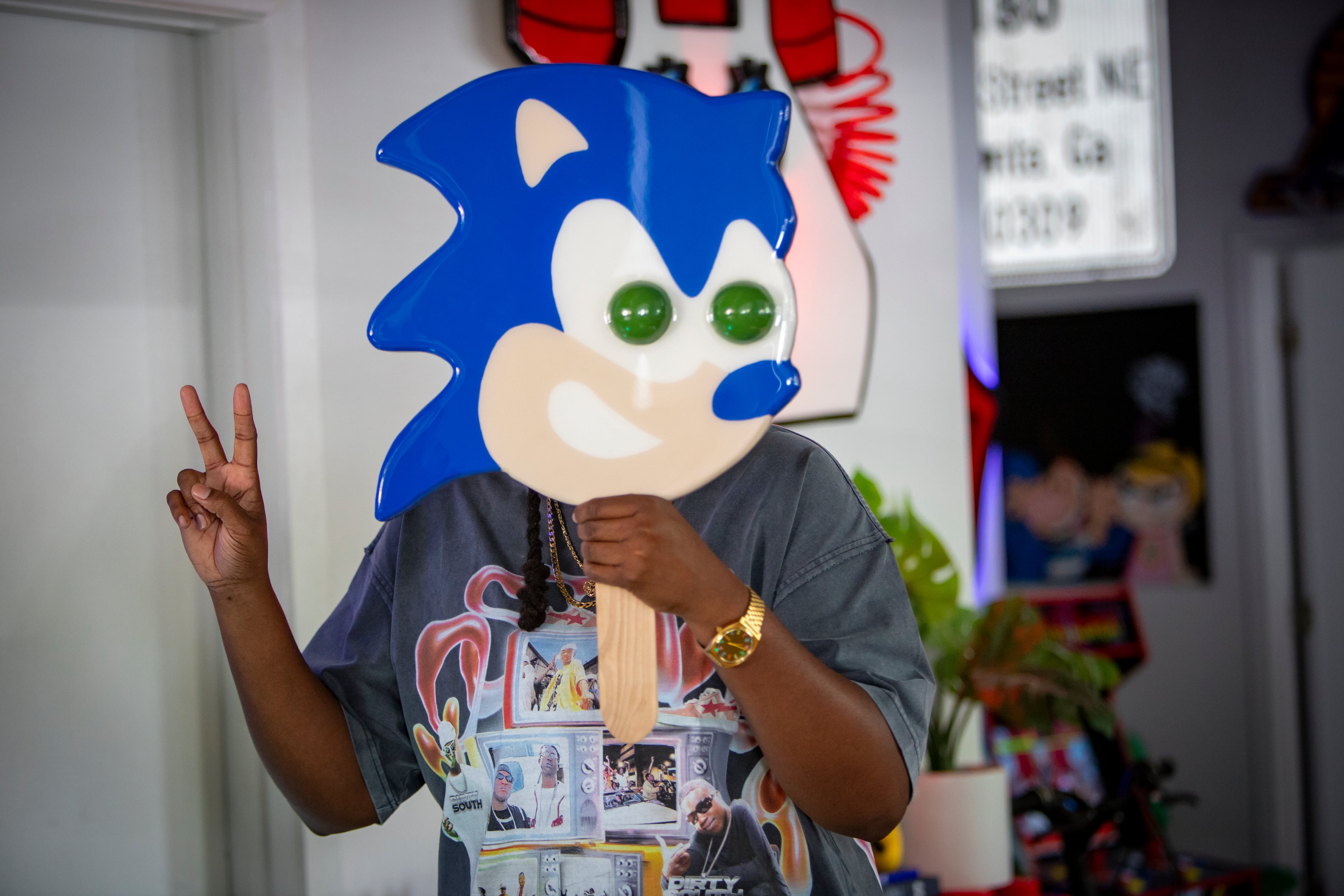 Lyss prefers not to appear in photographs, instead maintaining a focus on their art.